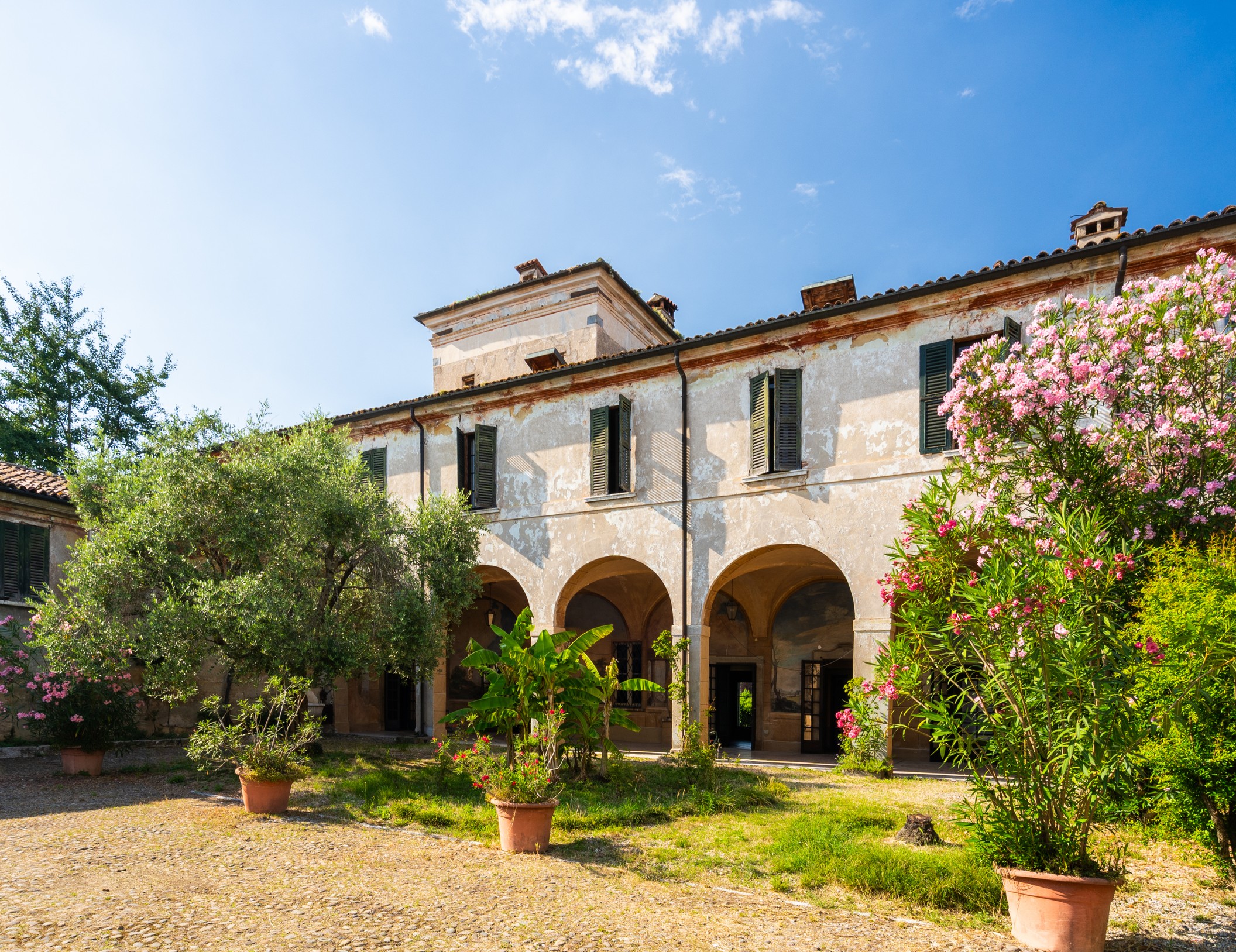Historic residence with park and vineyard in Gussago