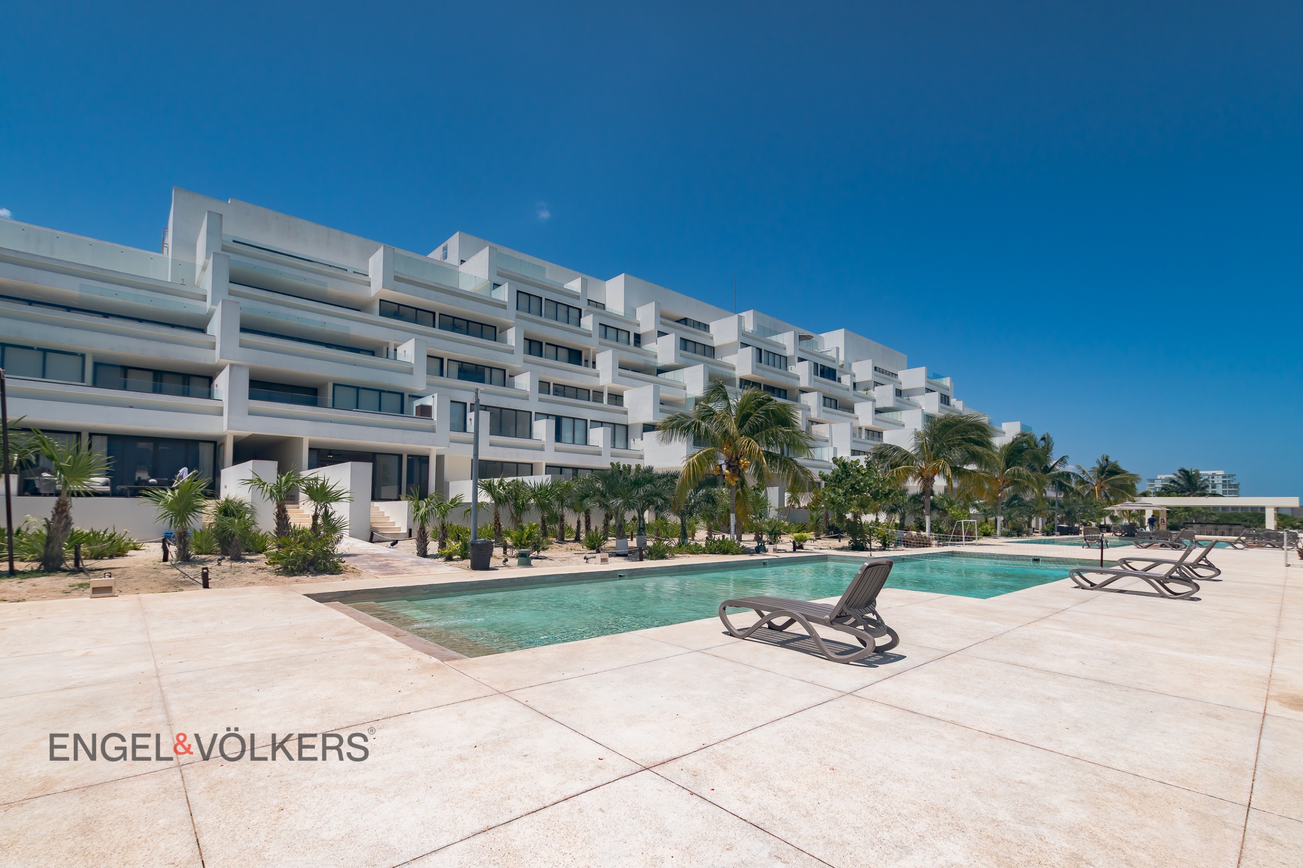 Exclusive One-Level Luxury Apartment with Sea View