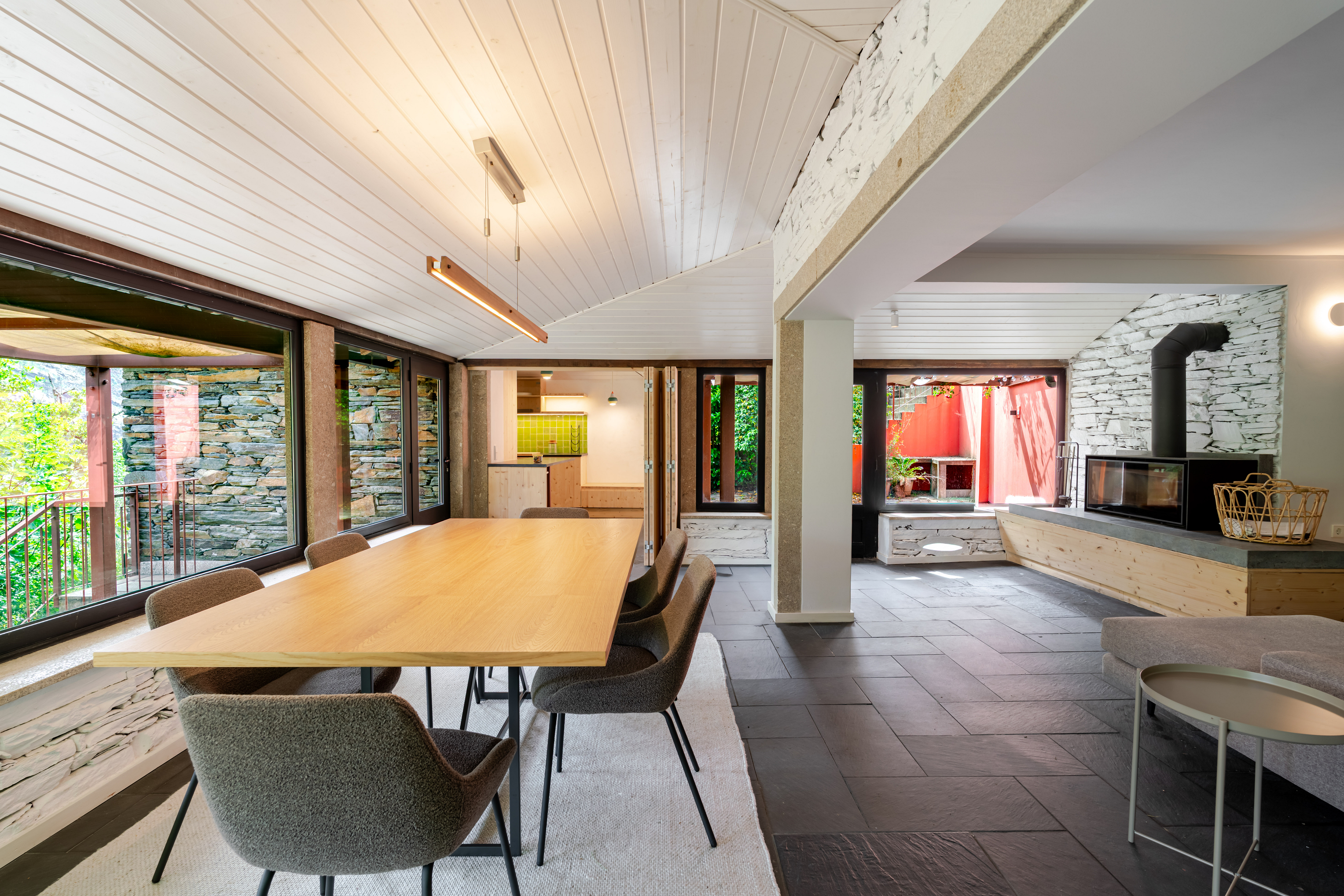 Sustainable Architecture 4-Bed Home near the Paiva Walkways with Stunning Views