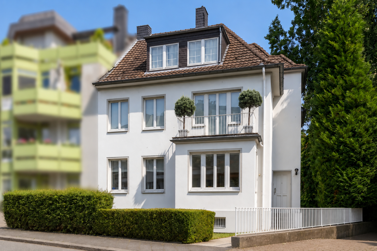 Spacious family home in Grafenberg with a dream garden