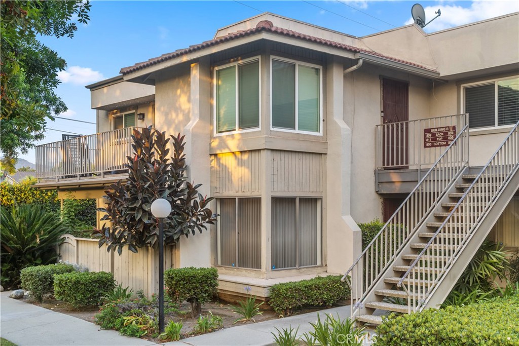 Beautifully updated upper-level condo.