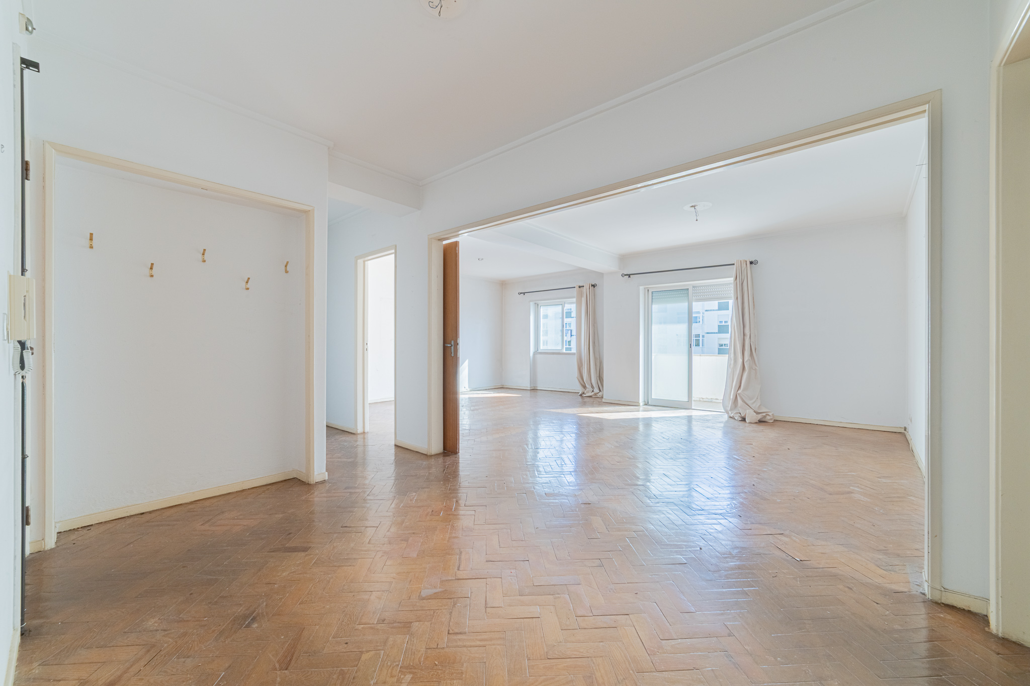 5 Bedroom apartment in Paço de Arcos, minutes from the sea
