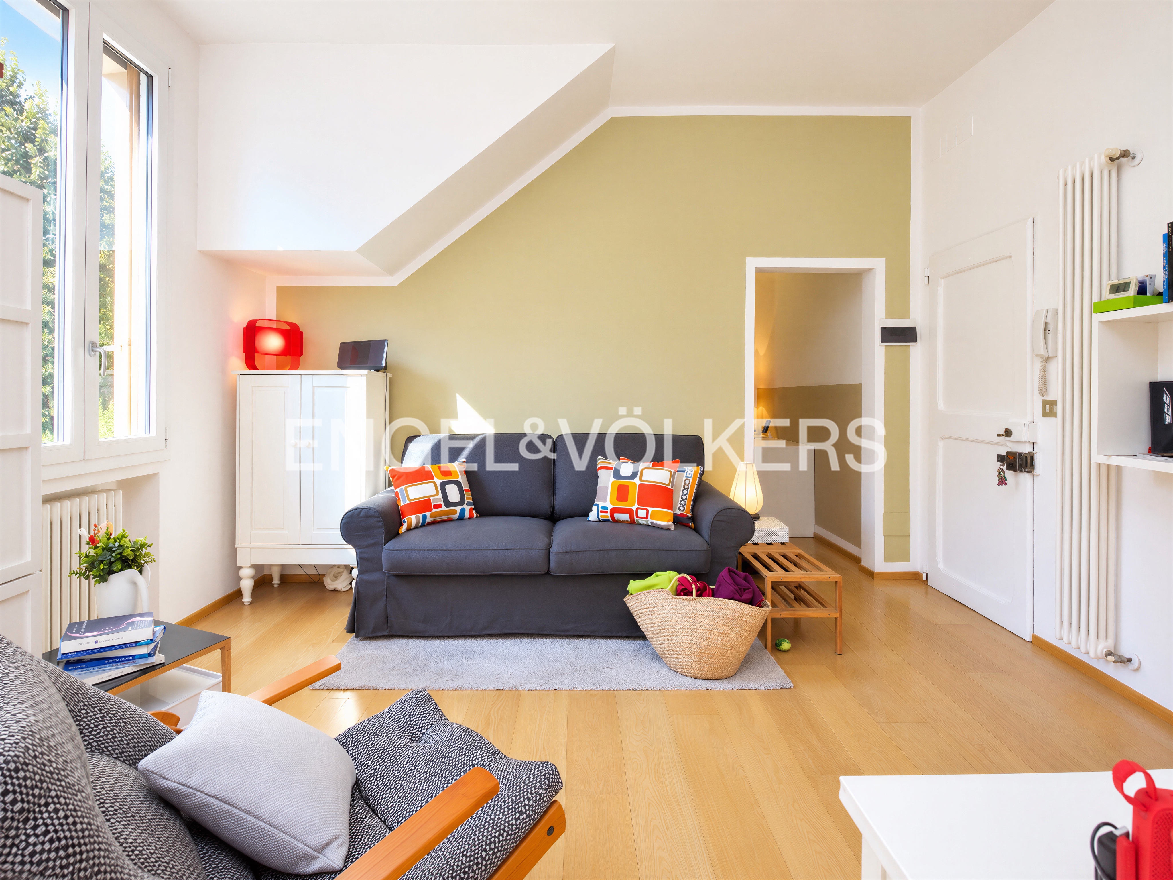 Masia Street - Elegant renovated apartment with attic and balcony