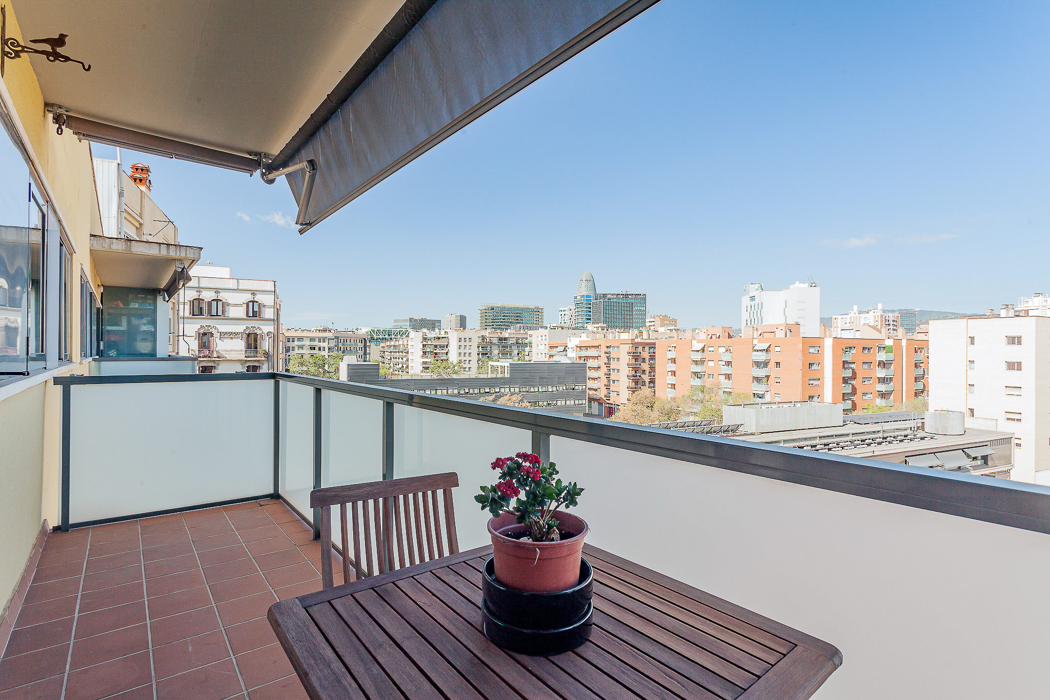 Apartment with terrace in Poblenou