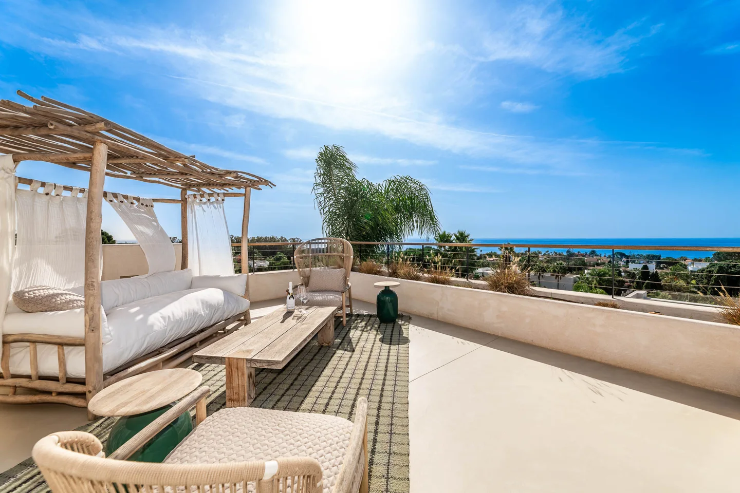 Marbesa: Excepcional villa estilo Mediterraneo en la playa
