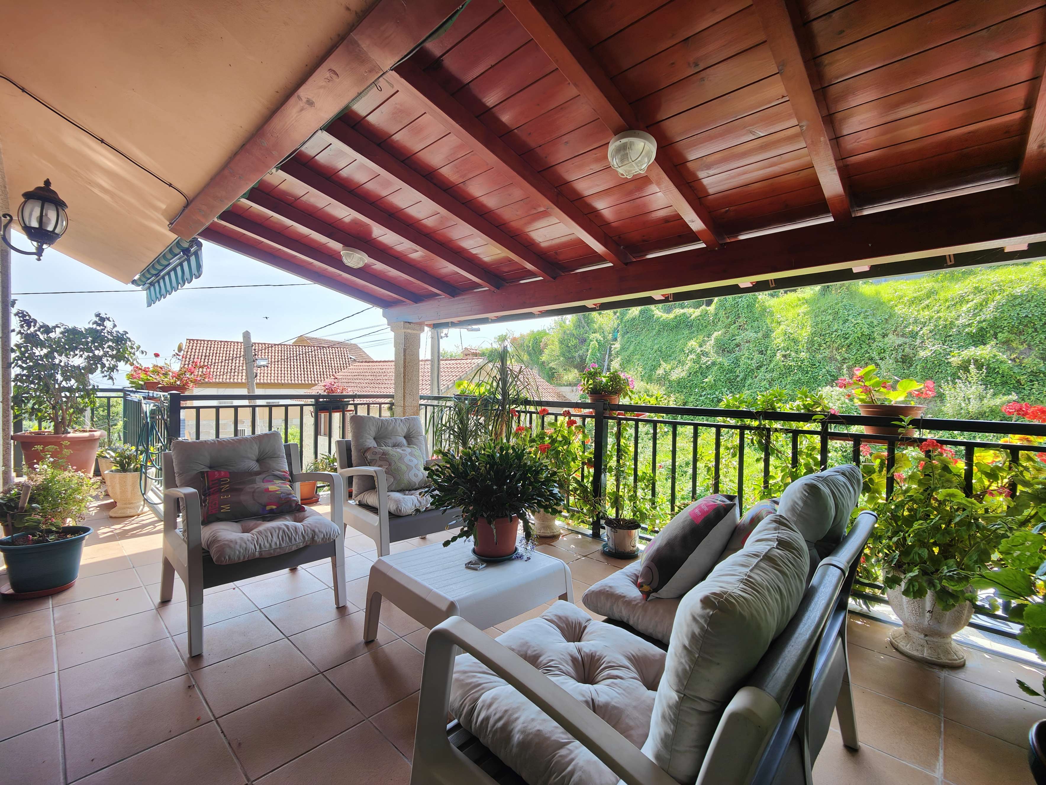 Casa pareada de 4 dormitorios con terraza y balcón