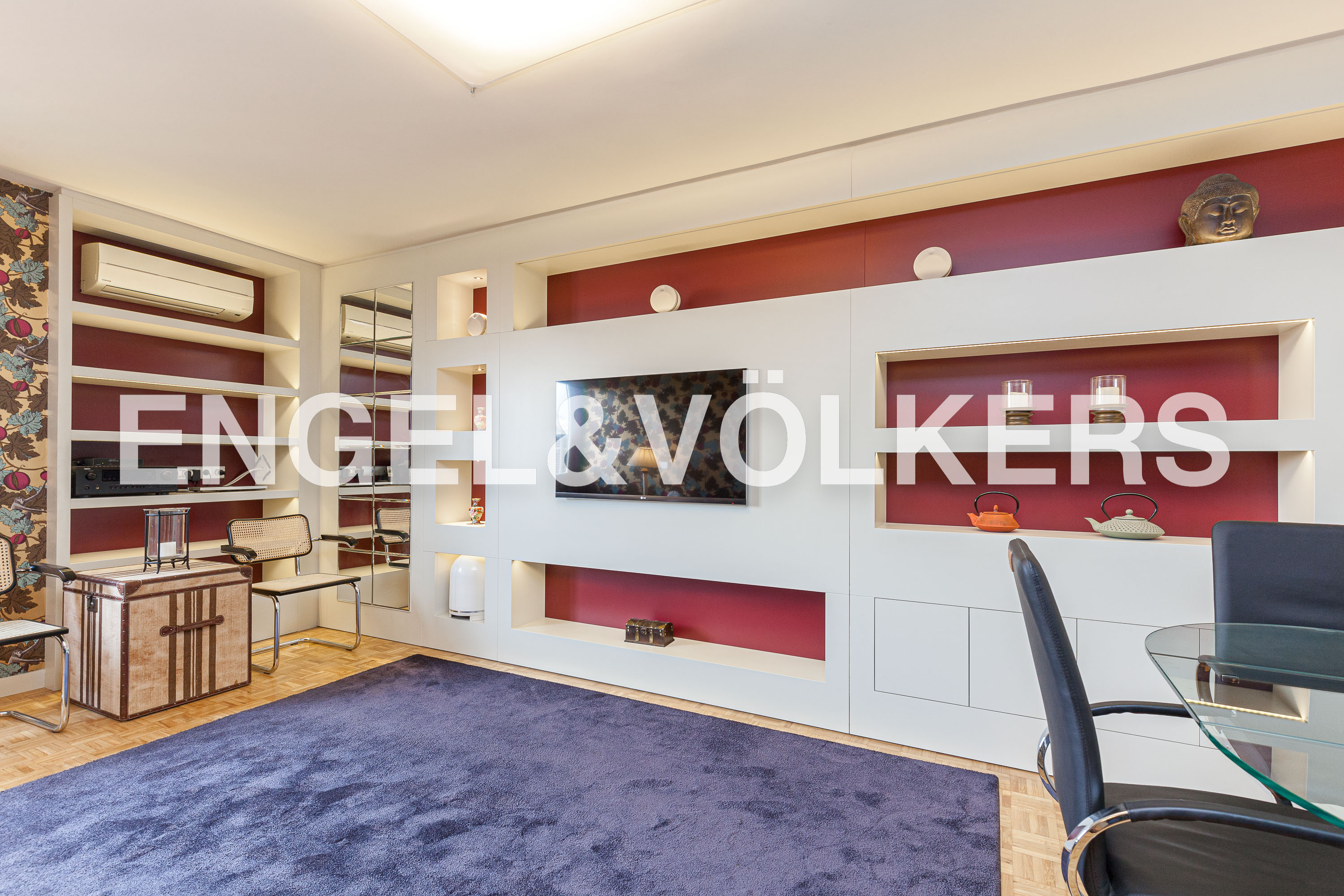 Furnished designer apartment with garage in Chamberi