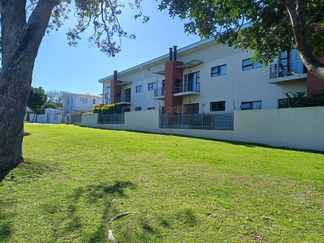 2 Bedroom Fantastic unit in Walmer