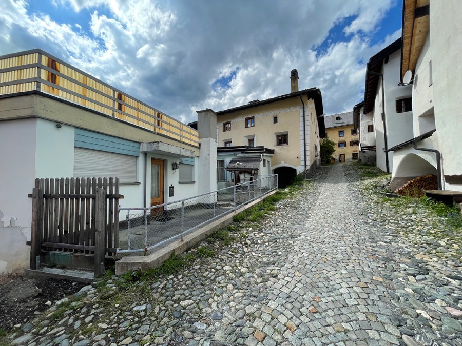 Renovierungsobjekte mit Terrasse im malerischen Scuol