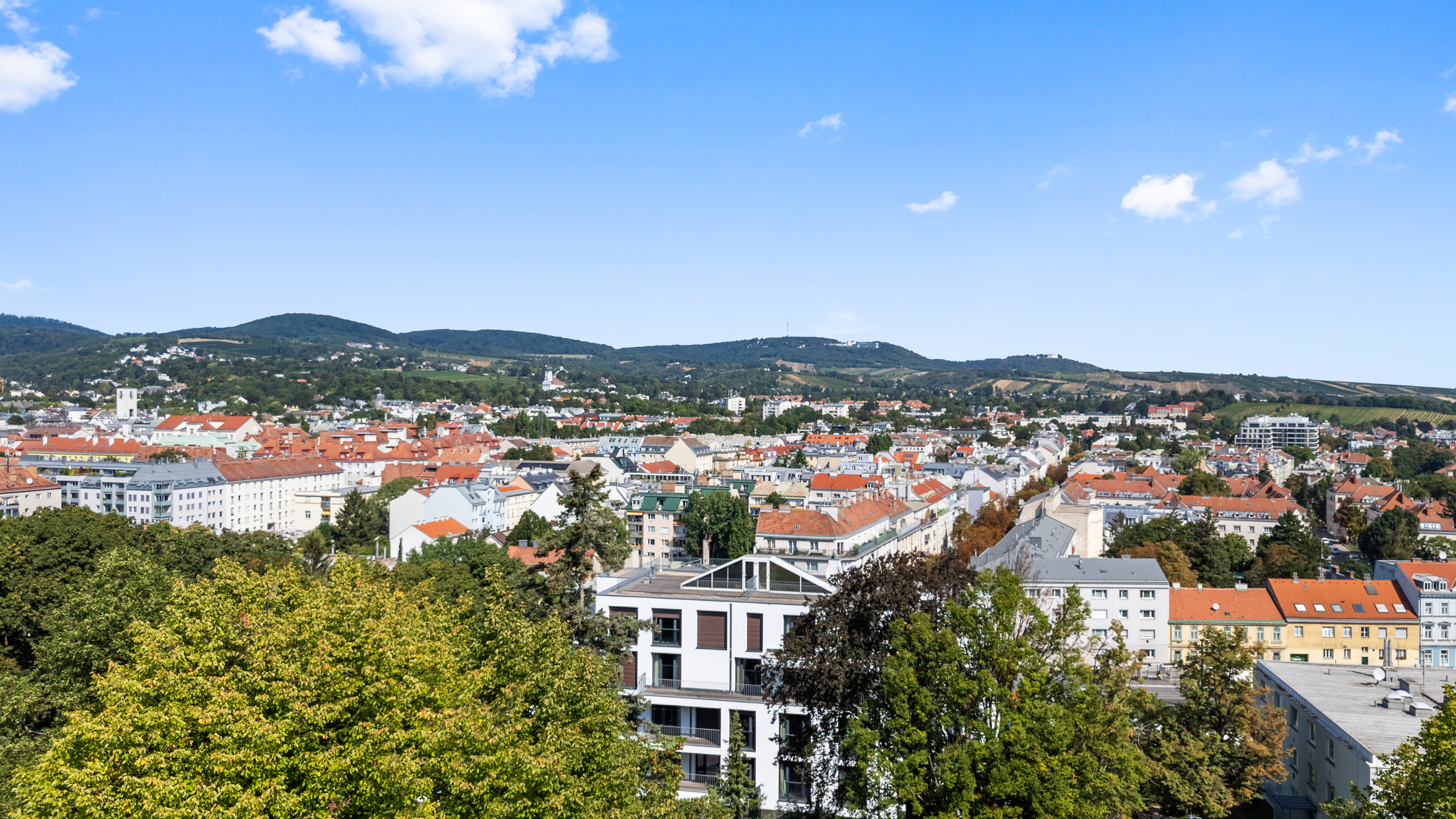 Villa Chimani – modern living in a unique neighborhood