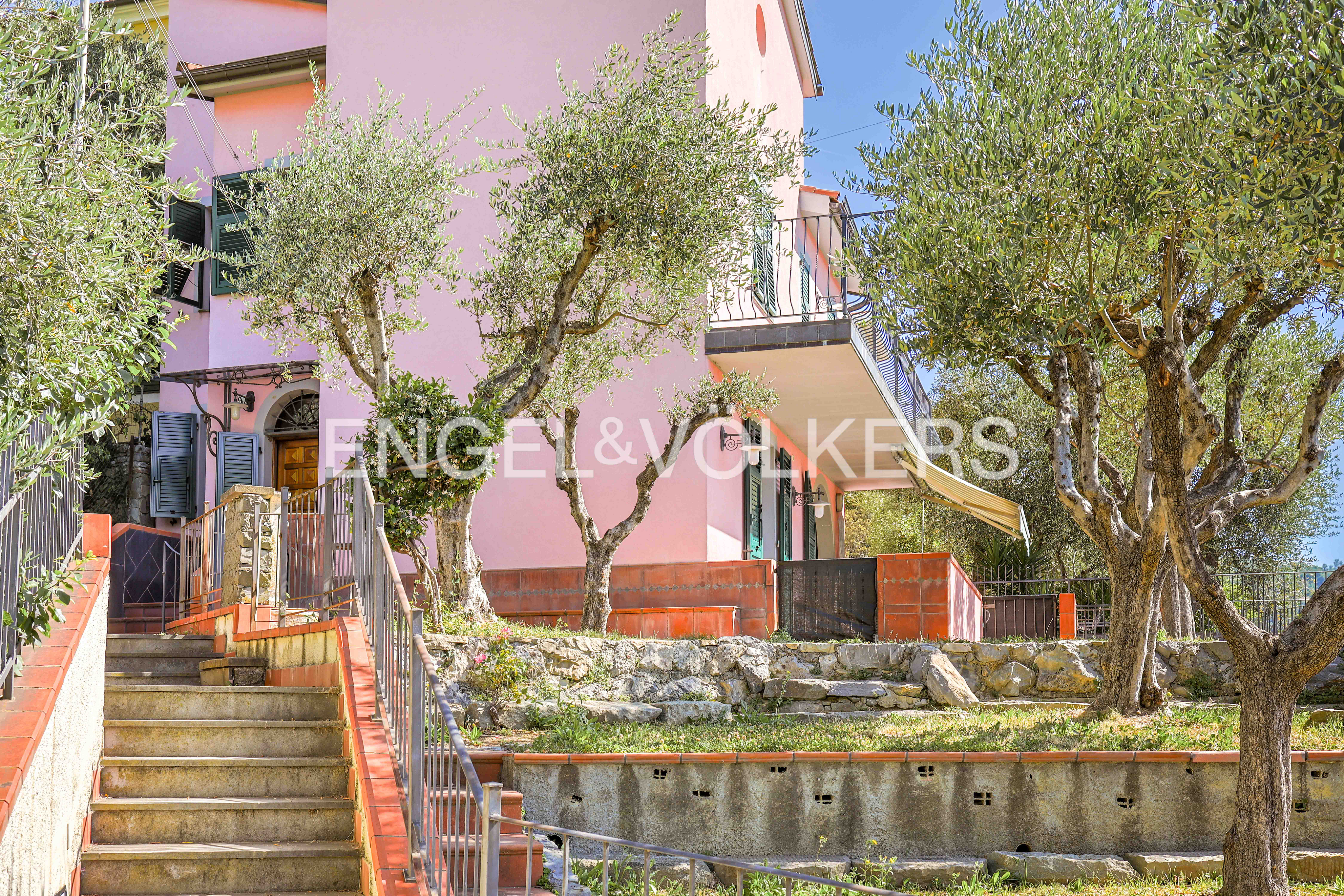 Gemütliches Reihenhaus mit Pool in den Hügeln von La Spezia