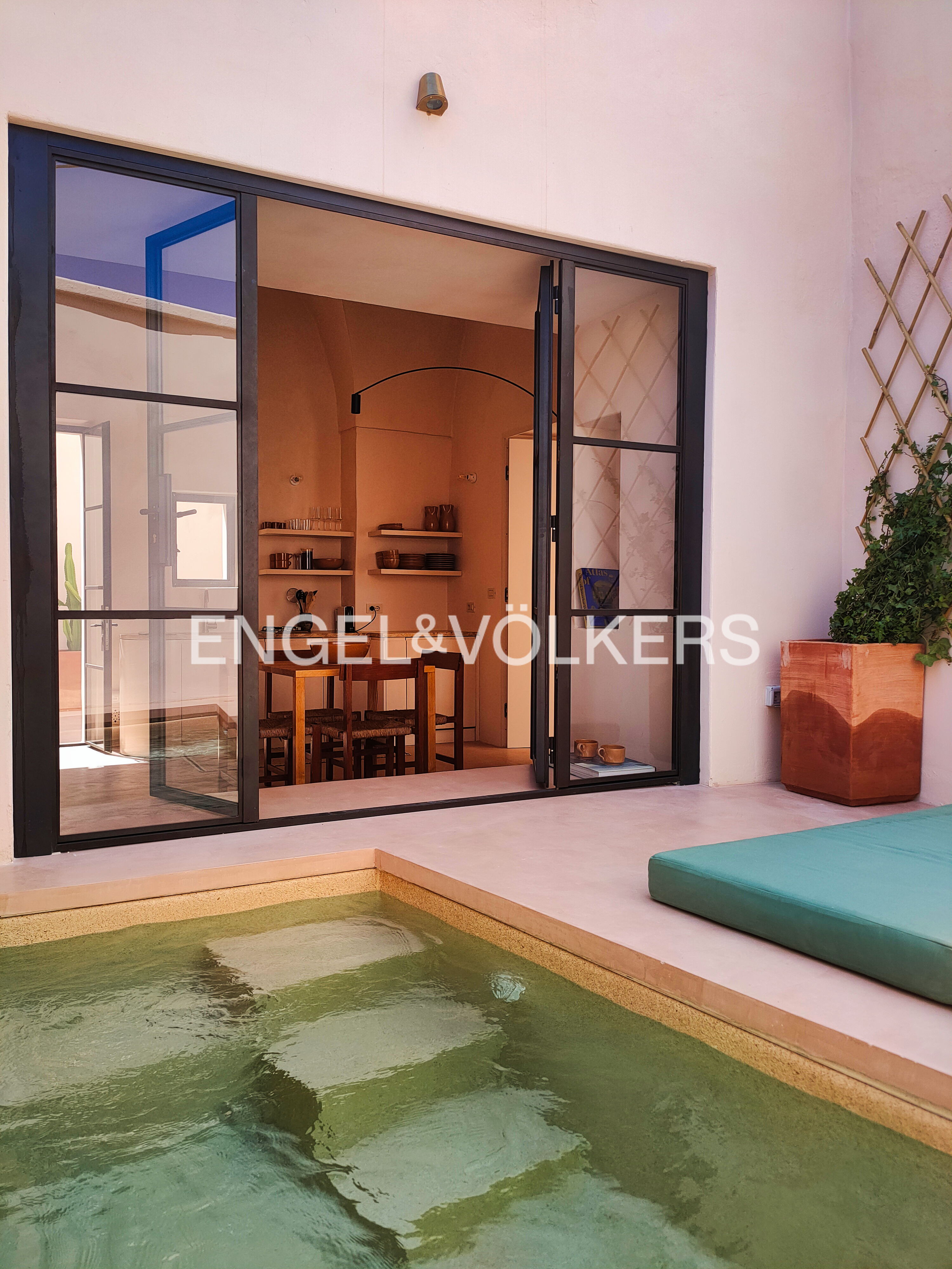 Designe - led house with swimming-pool