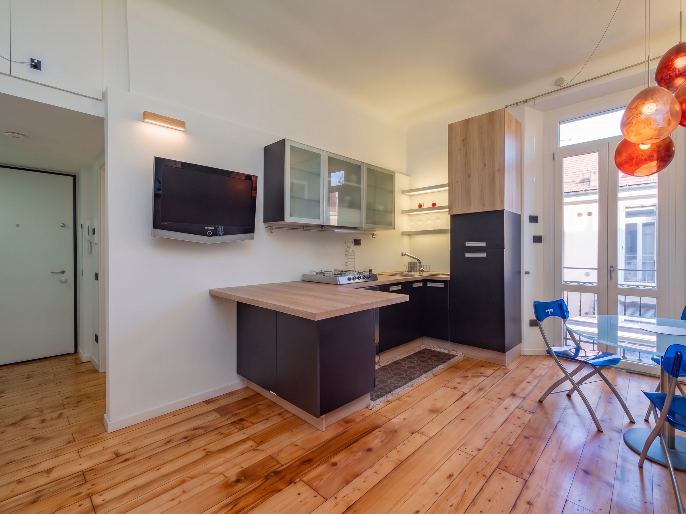 Bright furnished two-room apartment in via Orti