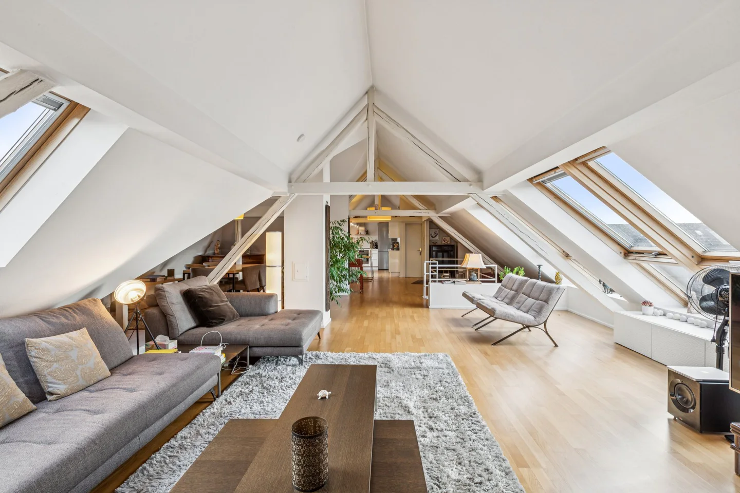Dachgeschoss-Maisonette mit Altbaucharme in Oberkassel - Photo 3