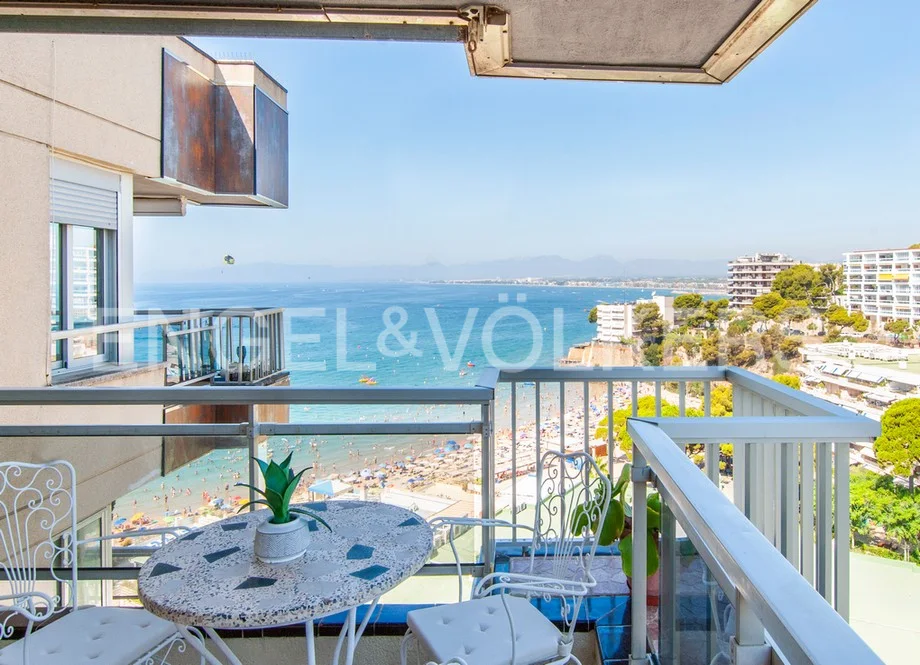 Apartamento con espectaculares vistas al mar Mediterráneo.