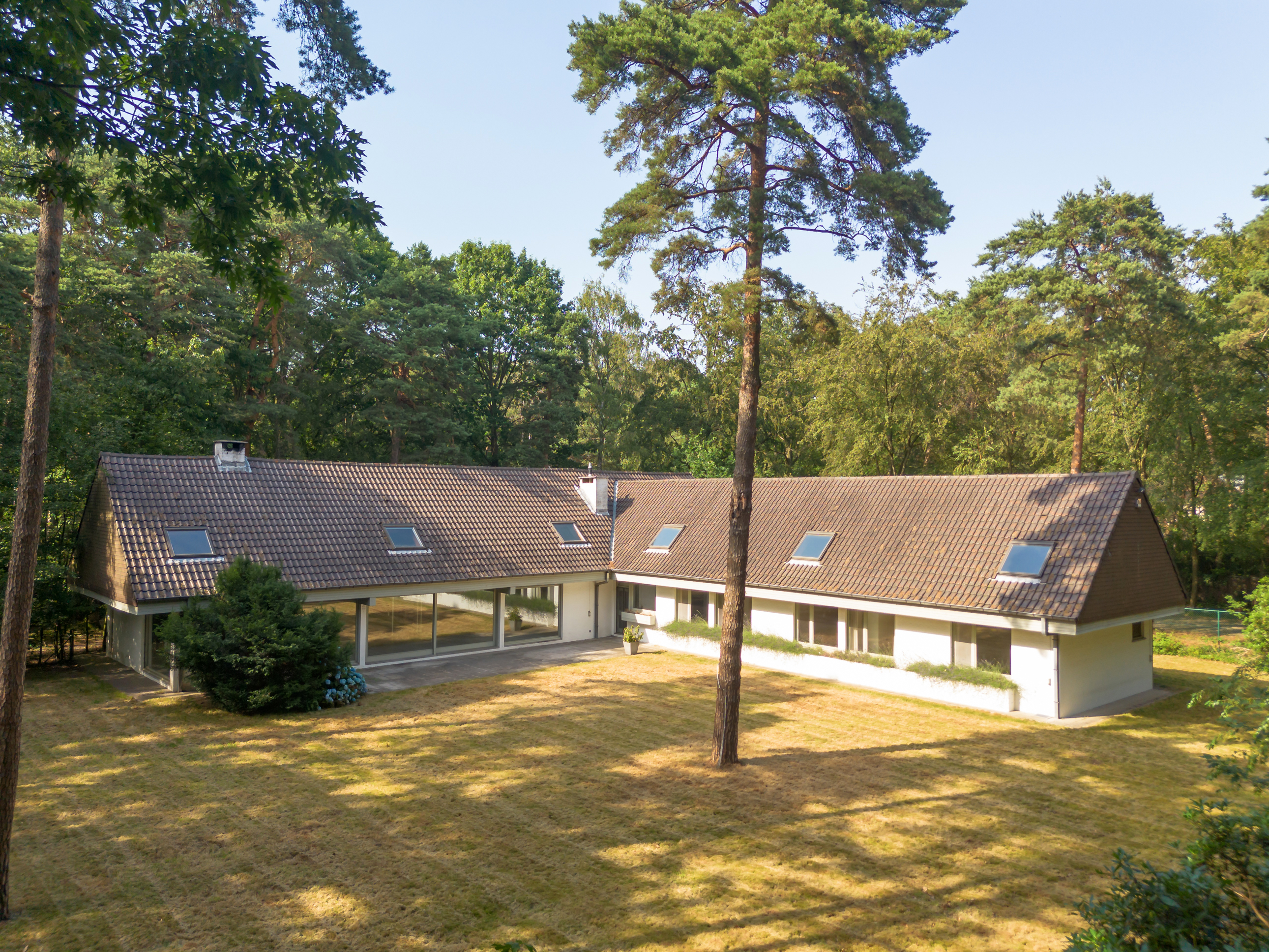 Karaktervolle villa met uitzonderlijk potentieel op toplocatie in Kapellen!