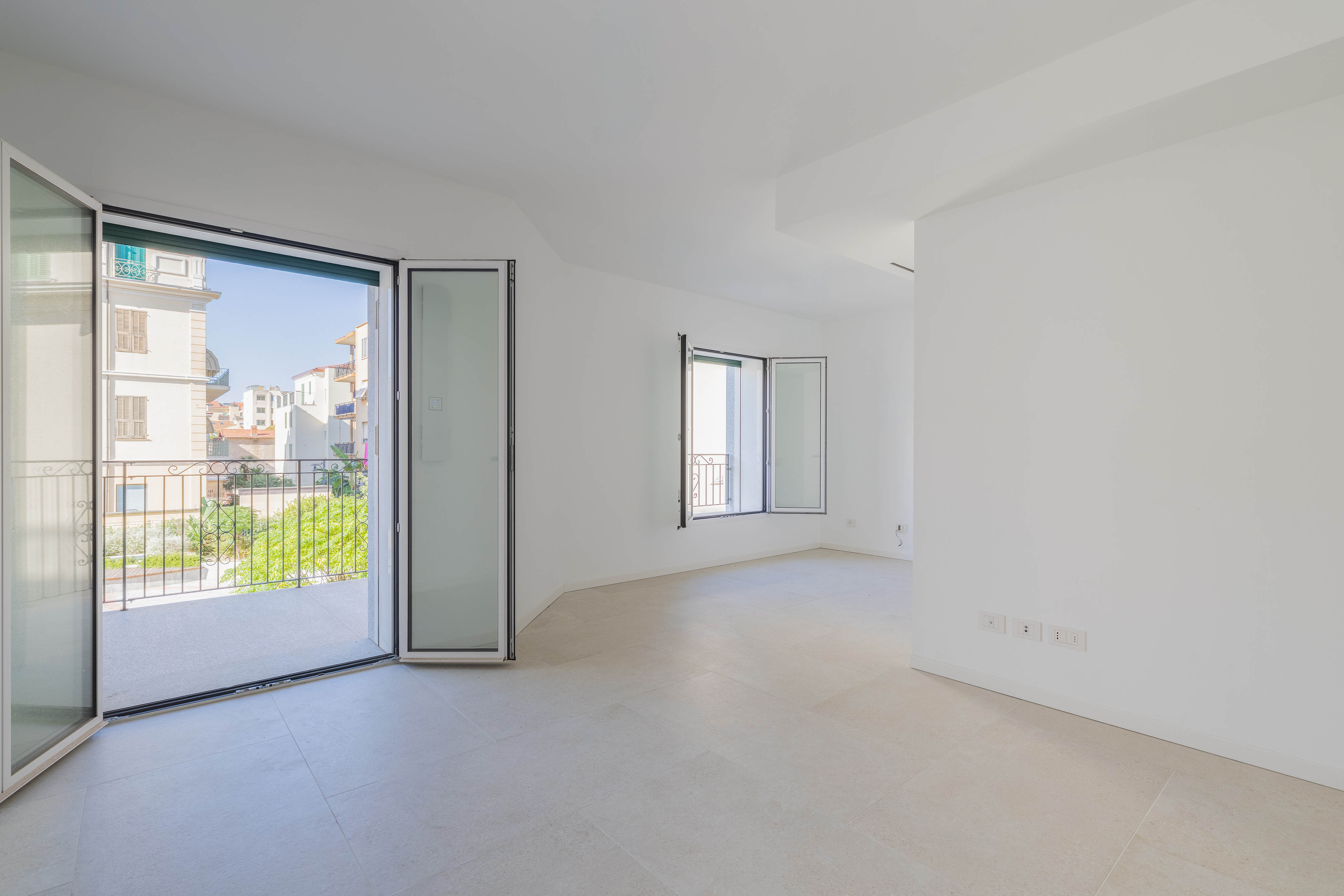 Dreizimmerwohnung im ersten Stock, ein urbanes Wohnzimmer
