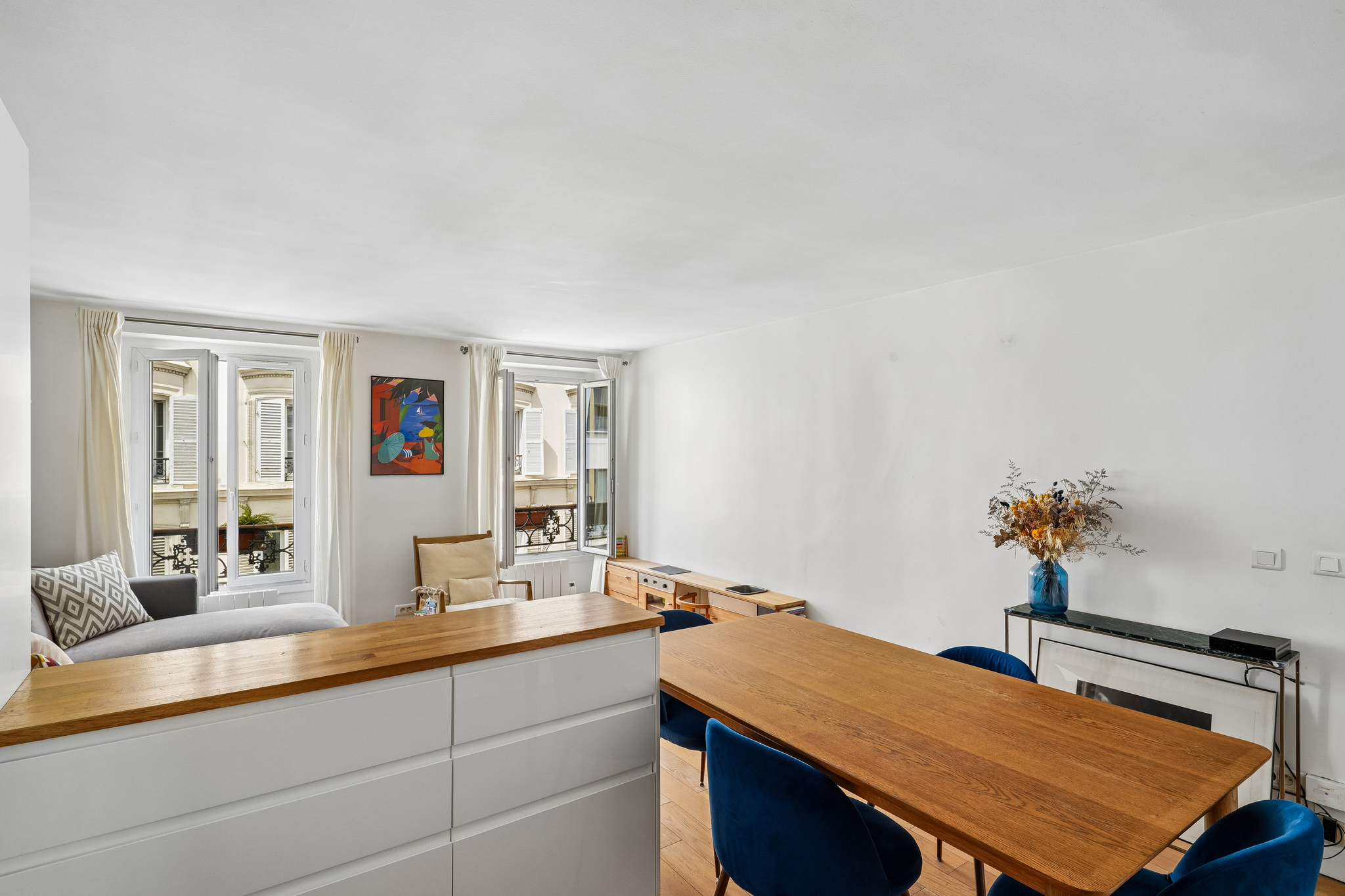 Paris 10th – Saint-Martin Canal | Bright 3-room apartment – Top floor