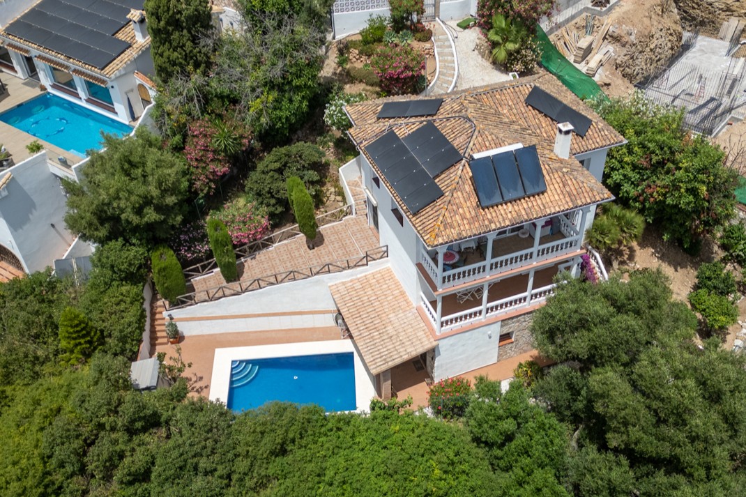 Espectacular villa con vistas al mar, apartamento independiente y piscina!