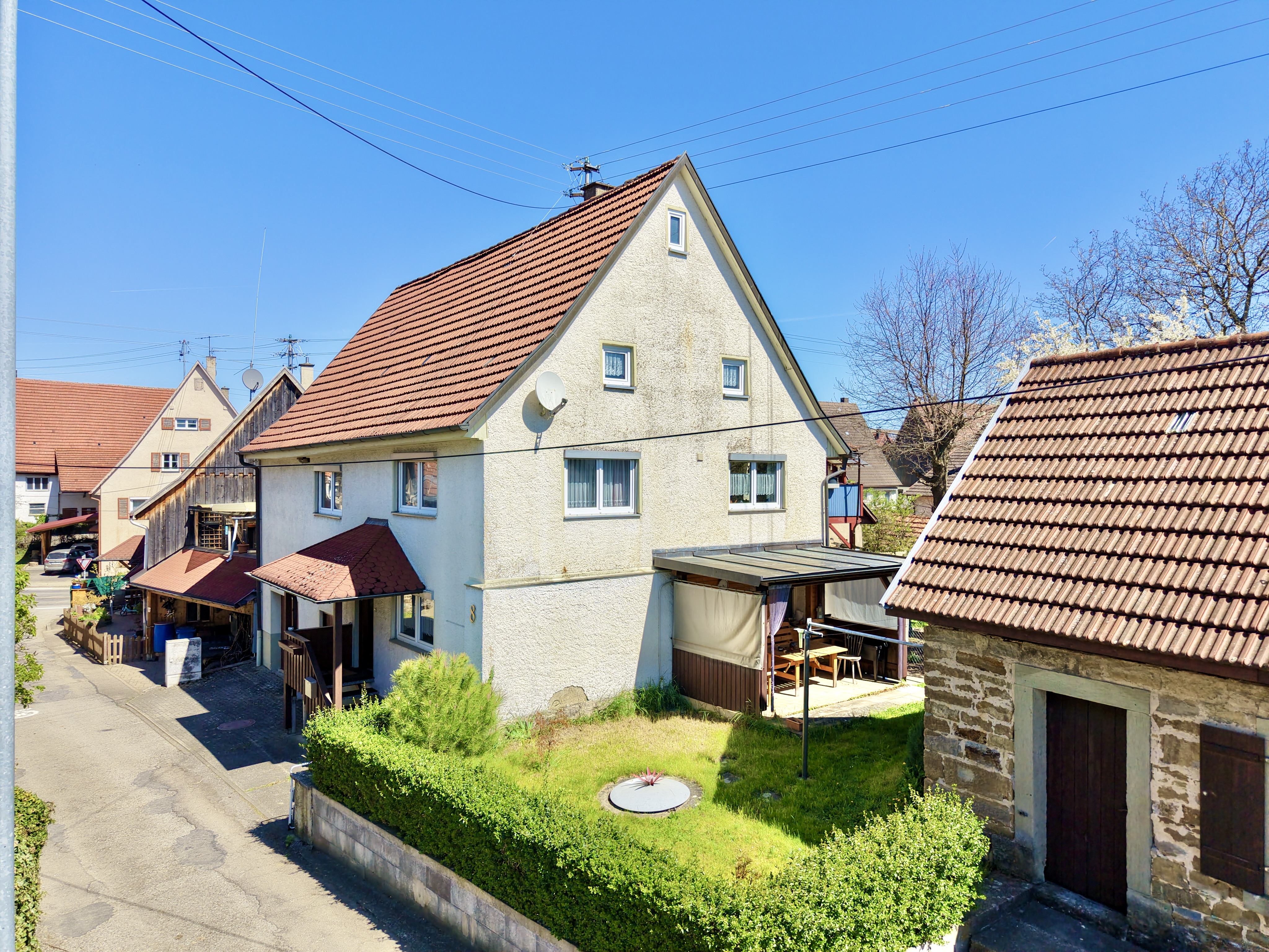 Charmantes Bauernhaus mit Ausbaupotenzial und sep. Gebäude