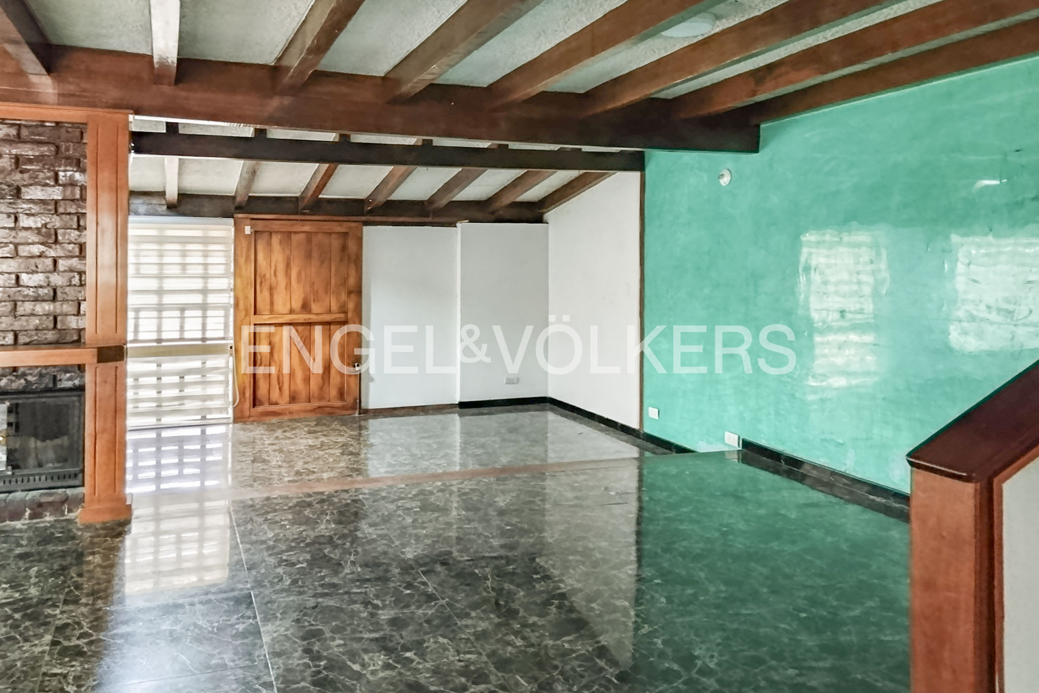Amplia casa para venta en Cedritos