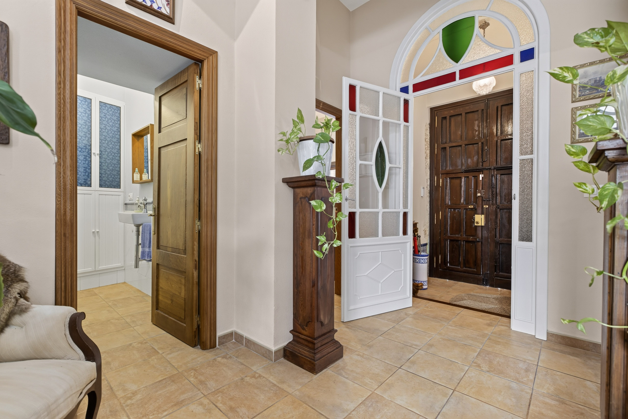 Elegant Andalusian house with private patio and covered parking in the heart of Gerena