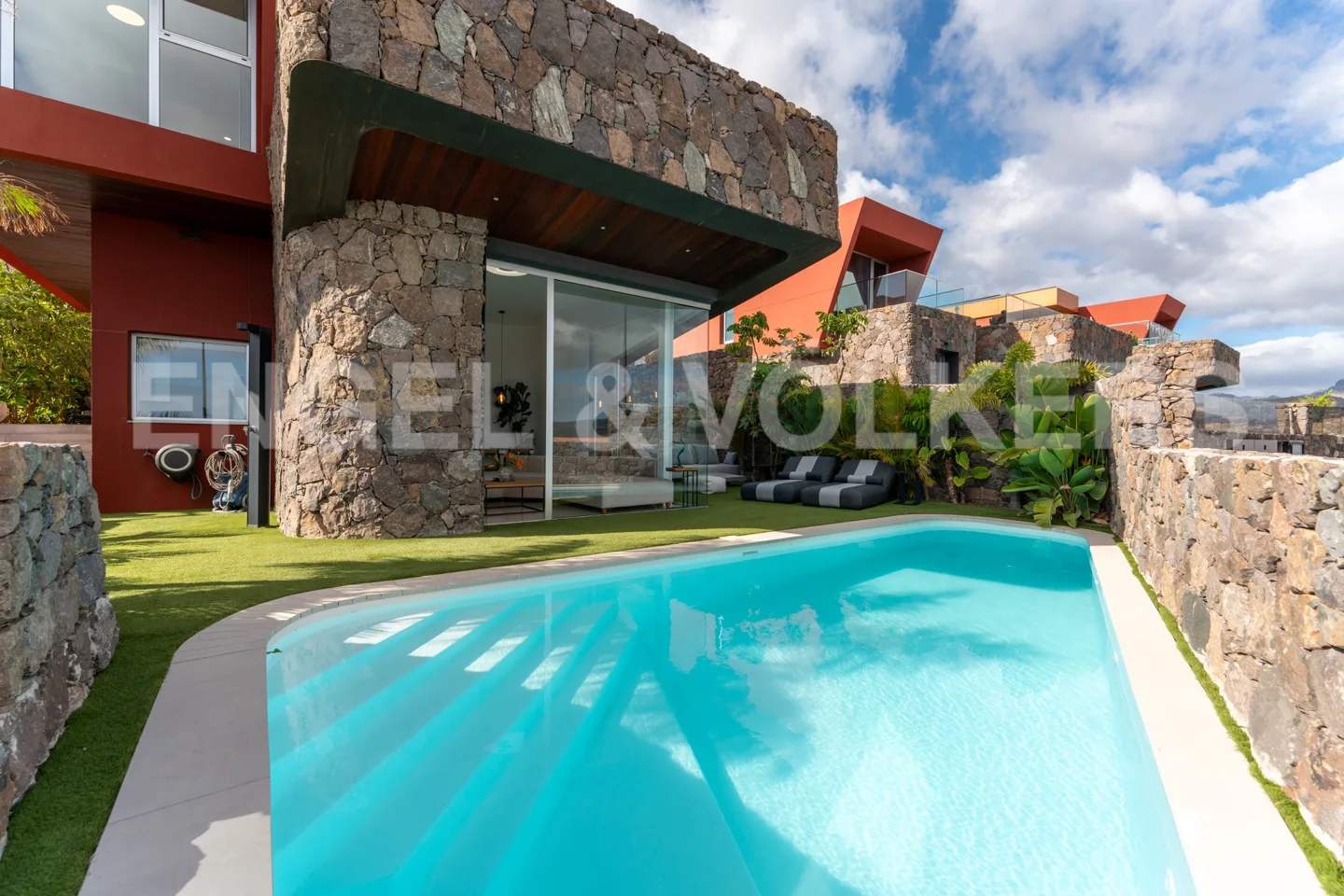 Moderna villa de diseño con piscina en Salobre Golf