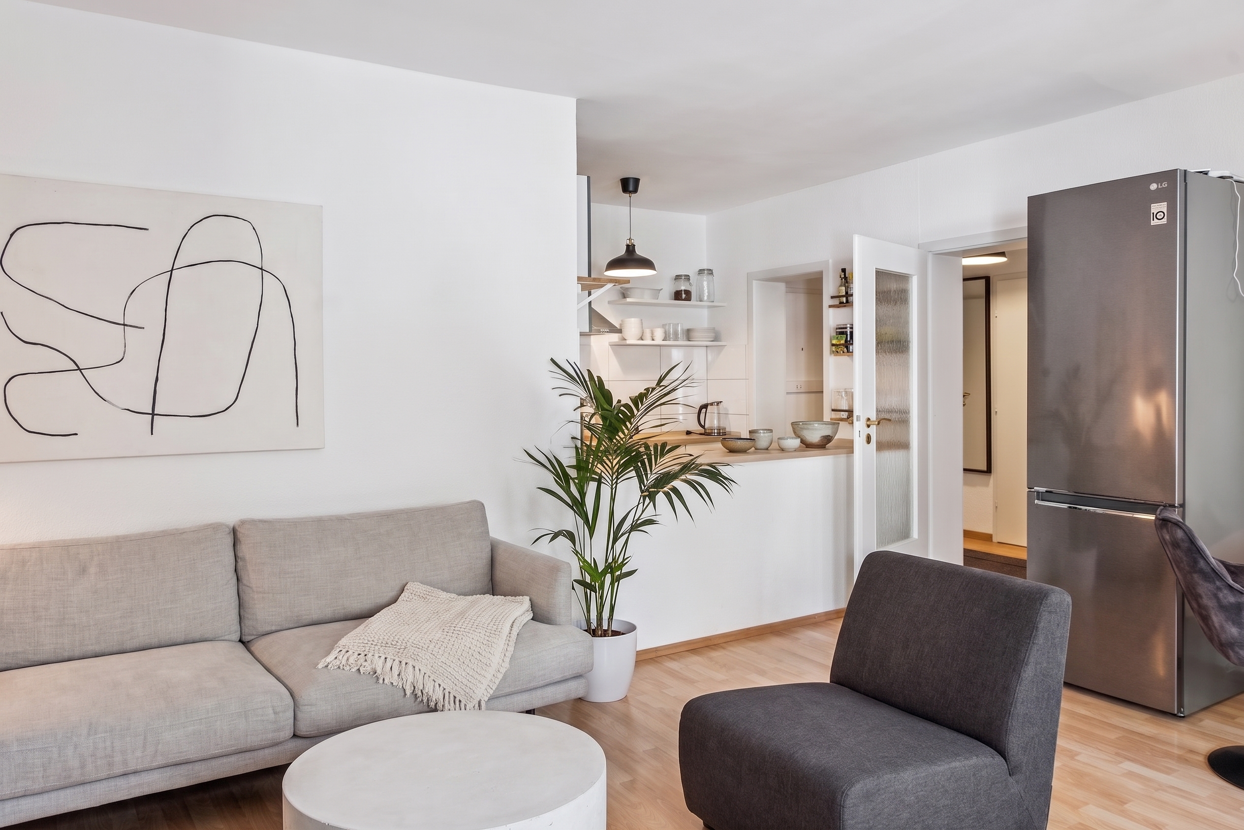 Der Rathenaupark vor Ihrer Tür – Attraktive 2-Zimmerwohnung mit Süd-Balkon und Garage [AI-modified]