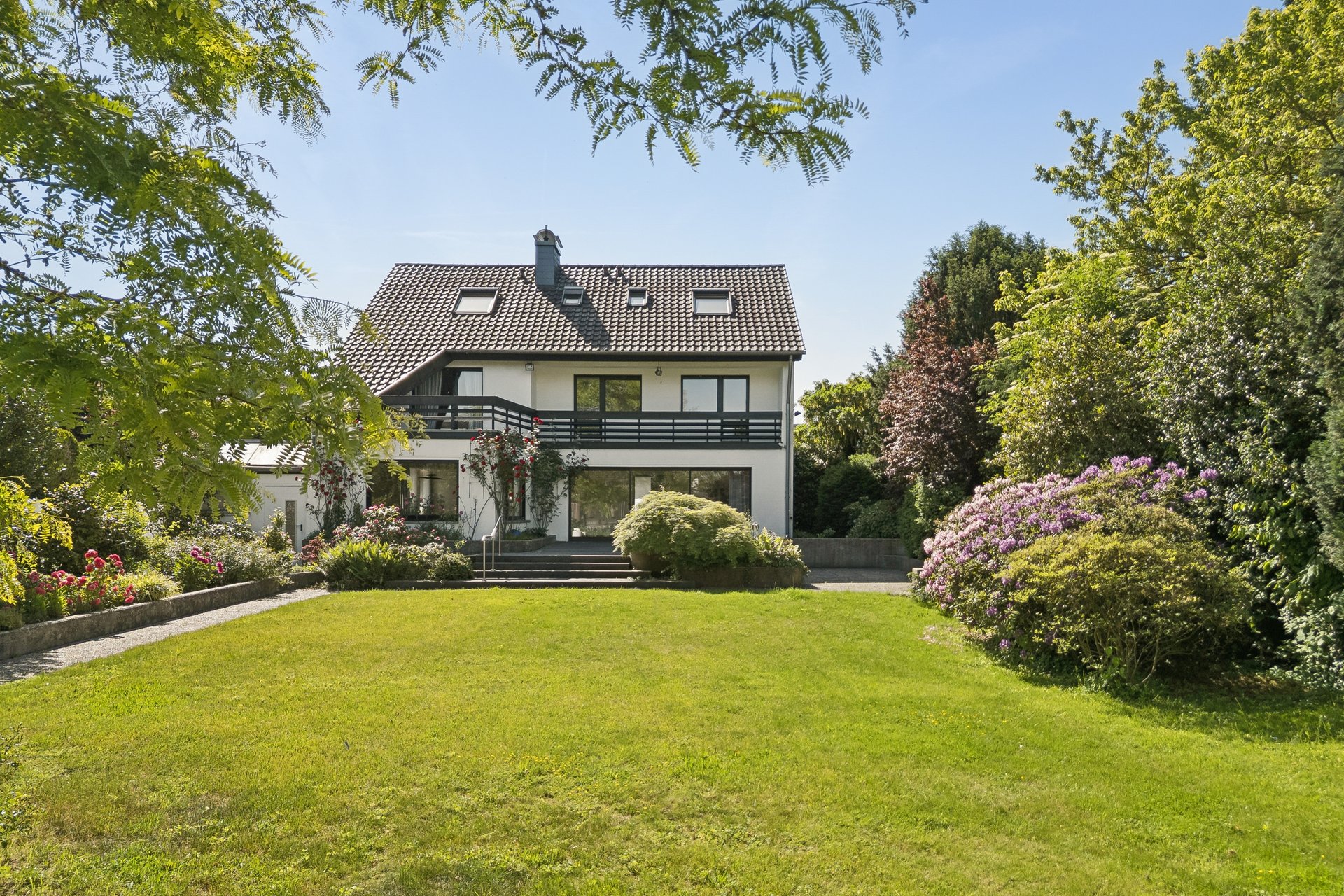 Spacious home on a dream plot in the heart of Ratingen