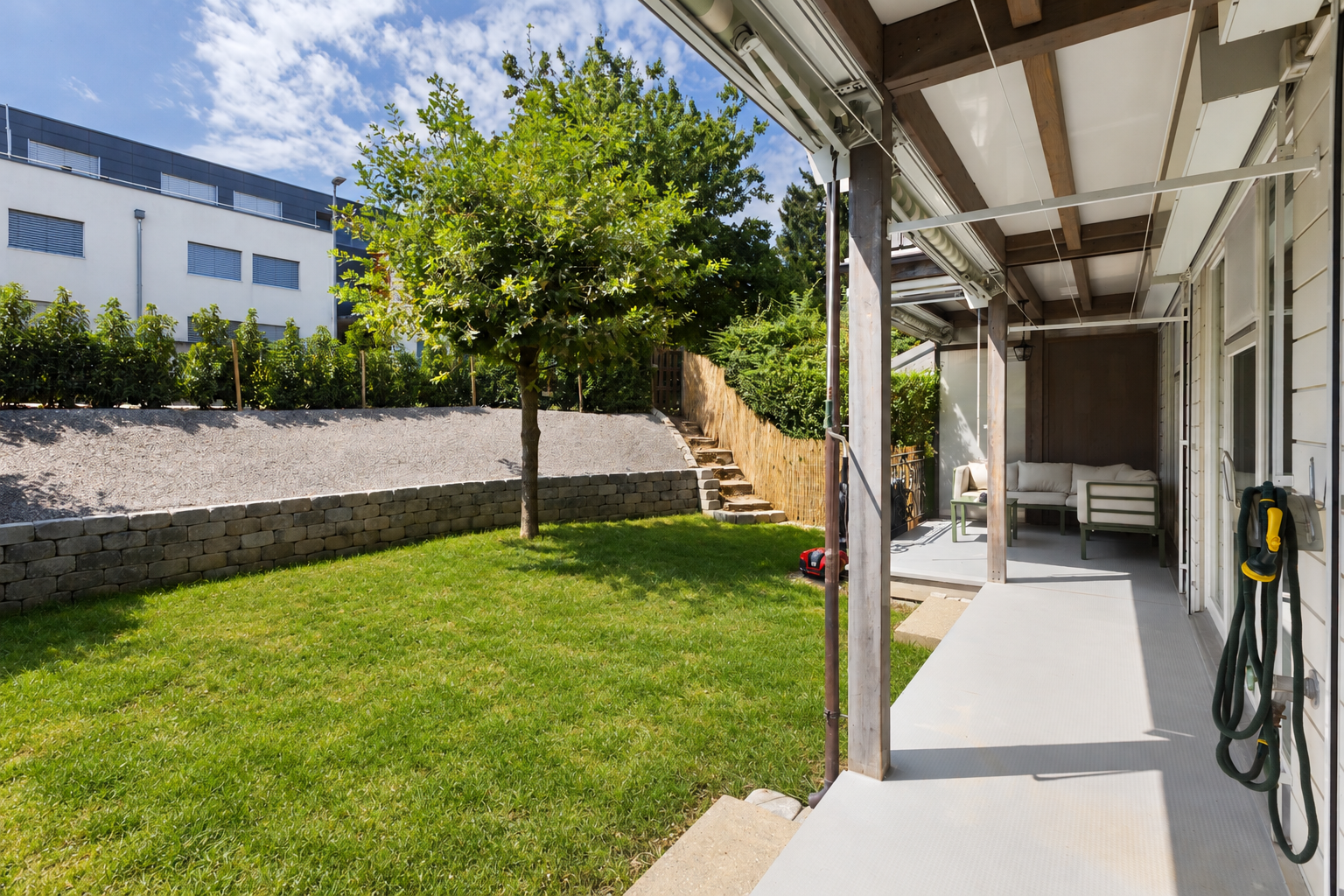 Sunny garden apartment to feel at home