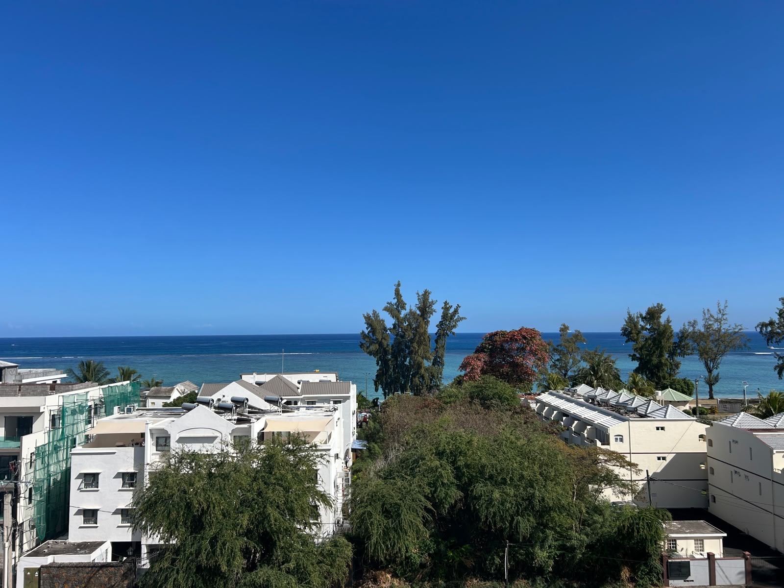 Exclusive 3-Bedroom Loft with Private Plunge Pool and Sea Views – Flic en Flac