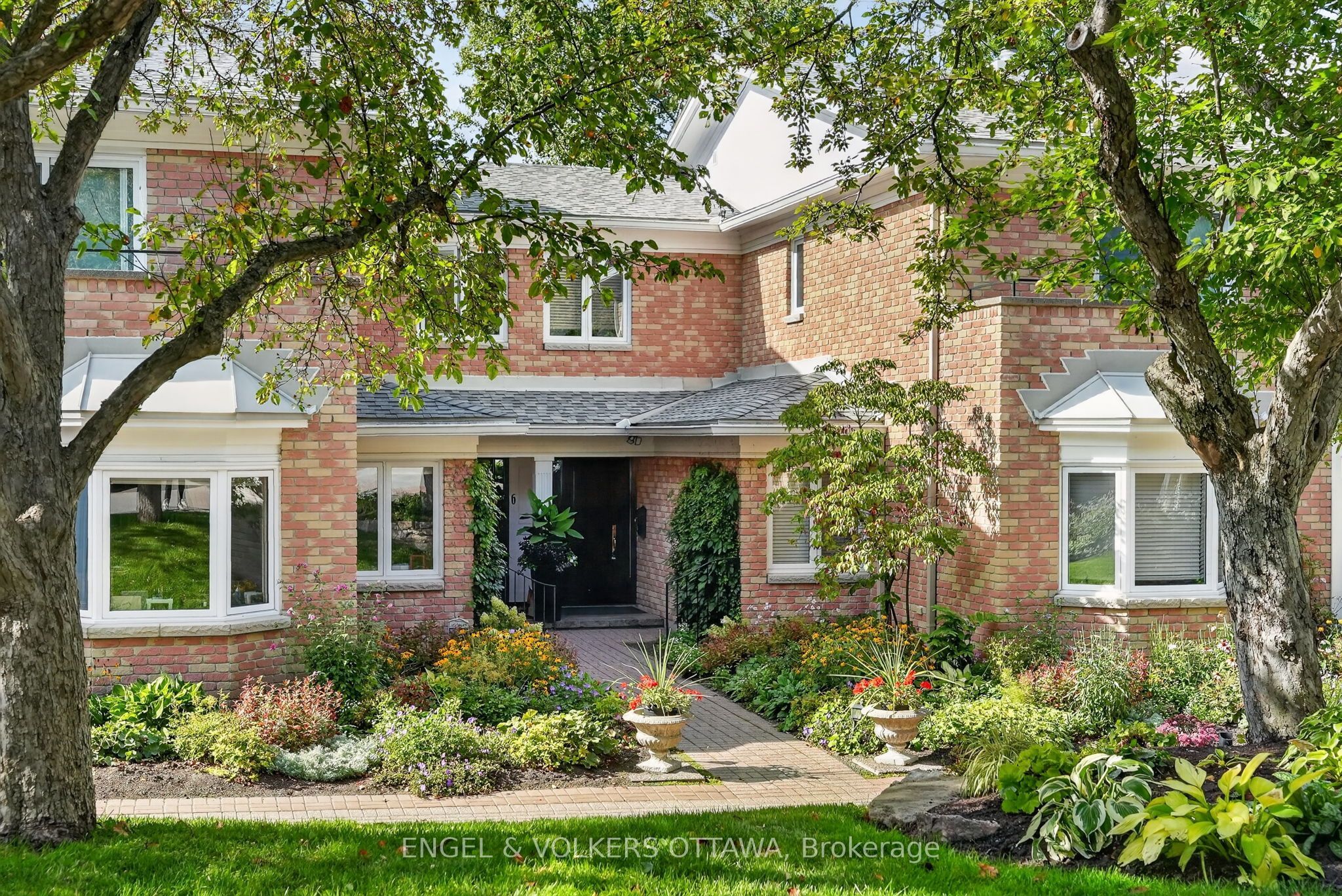 A Private Retreat in the Heart of Rockcliffe Park