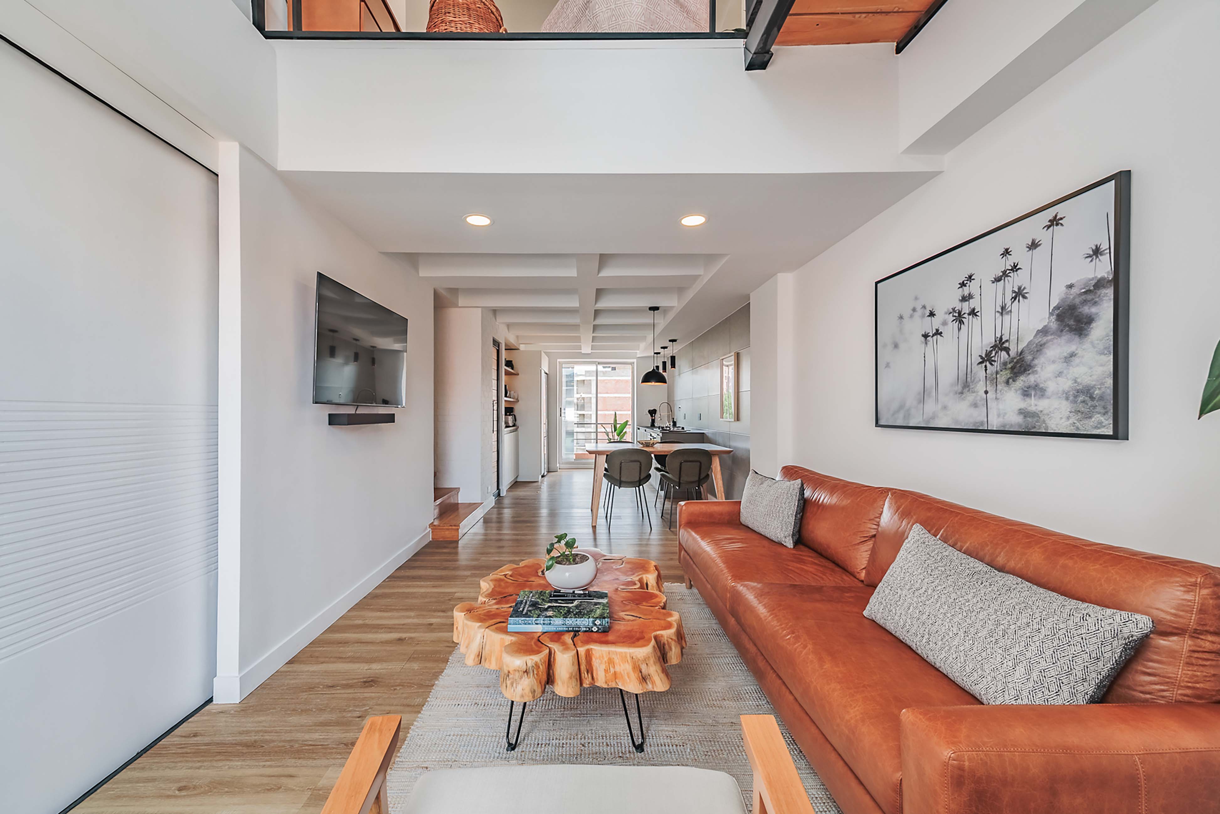 Penthouse amoblado con terraza para arriendo en Conquistadores