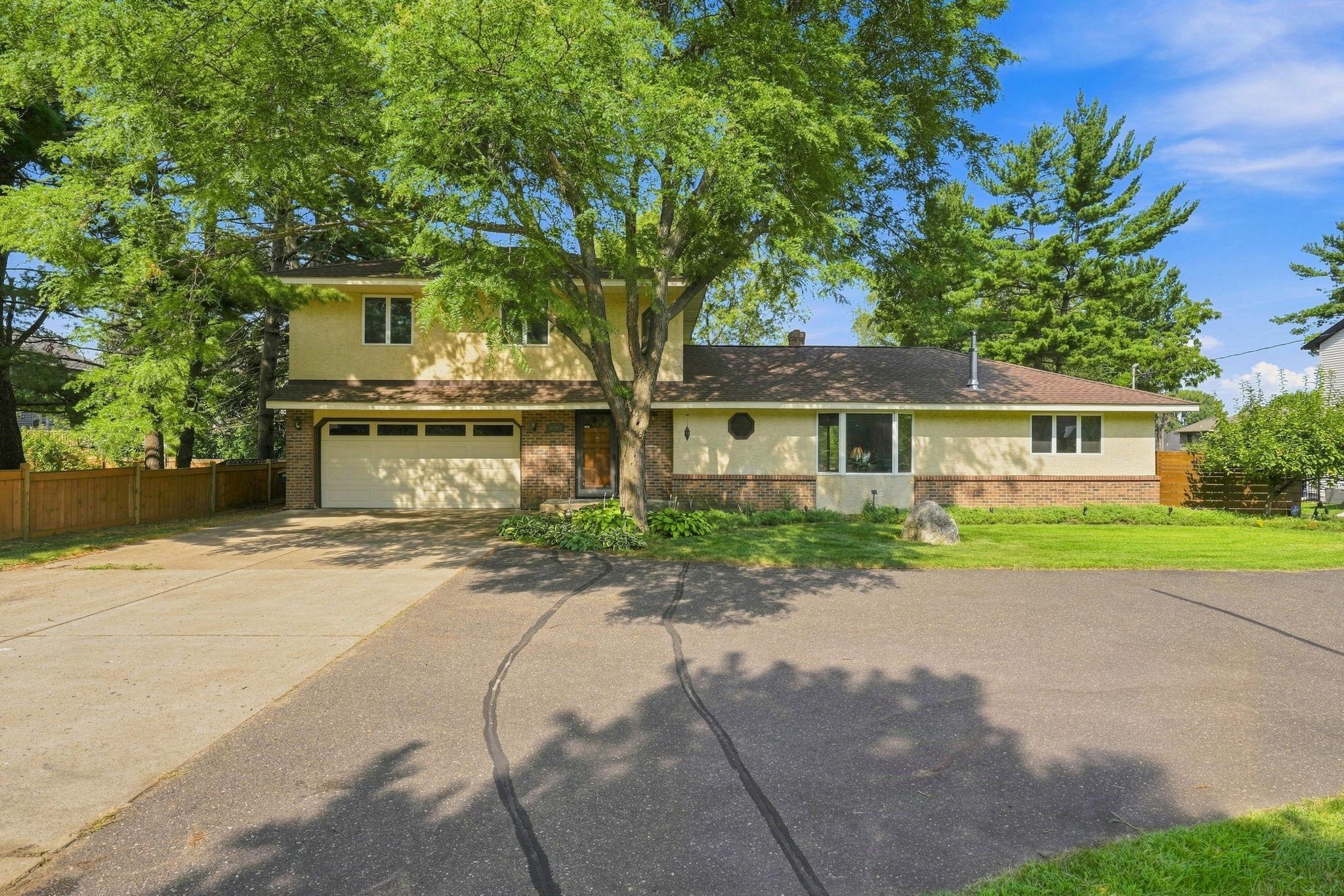 4-Bed Vadnais Heights Home with Heated 4-Car Workshop