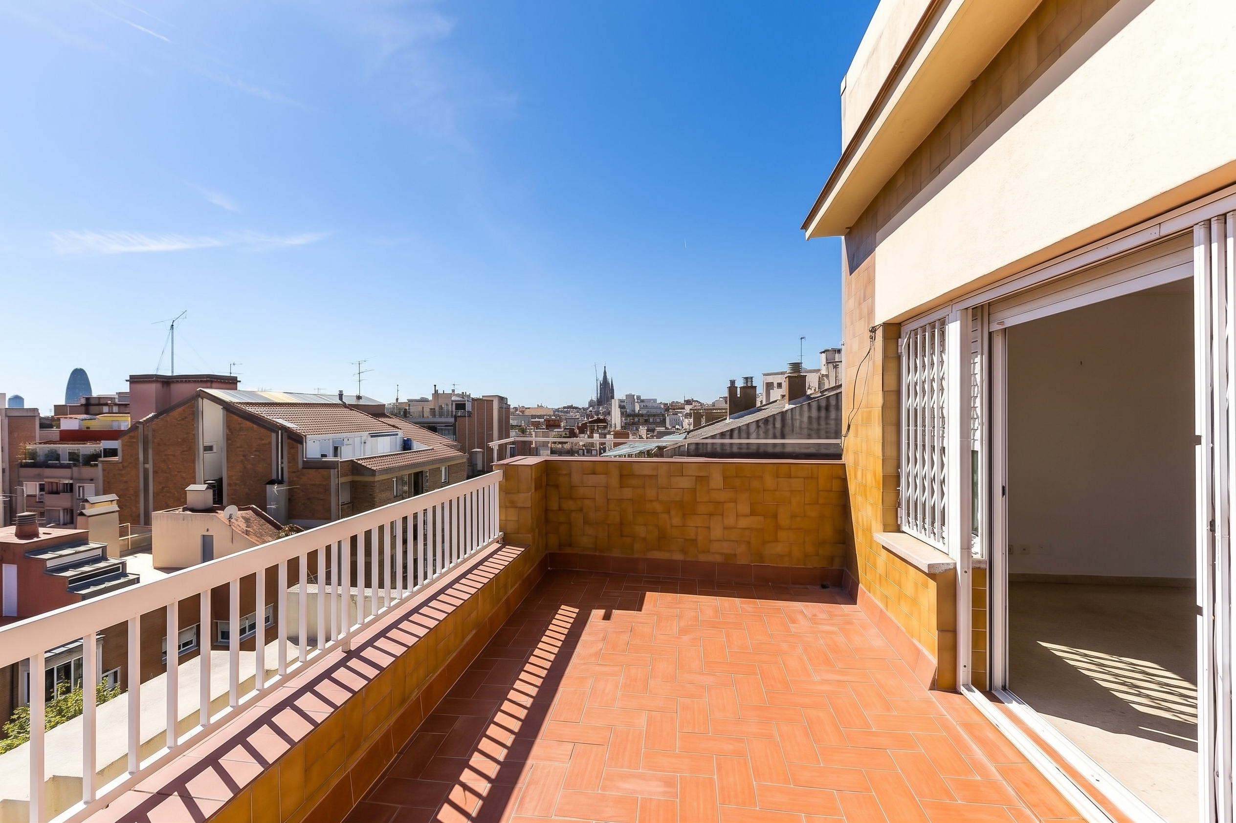 Perfect penthouse with 2 terraces and panoramic views [KI-modifiziert]