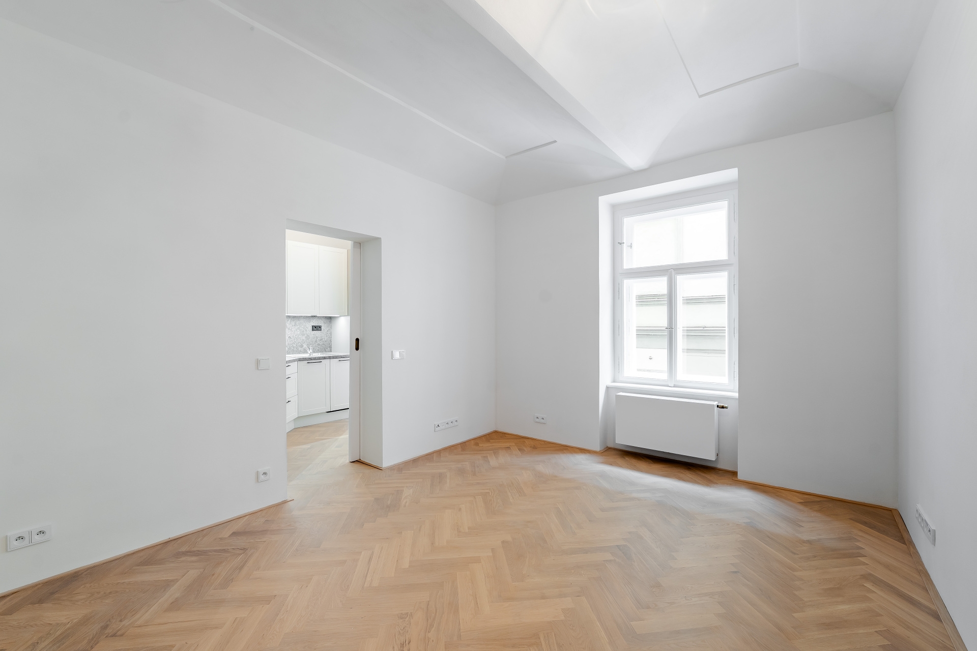 Rent a 2+1 apartment after reconstruction right by the embankment