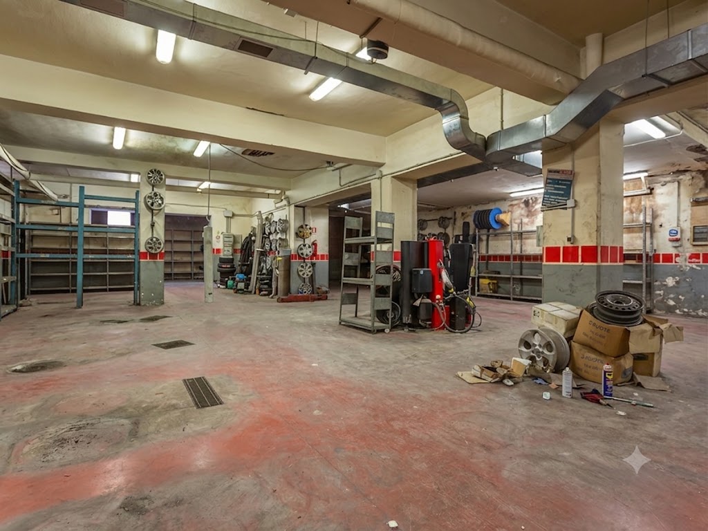 Large property for artisan and commercial use in the heart of Conca d'Oro