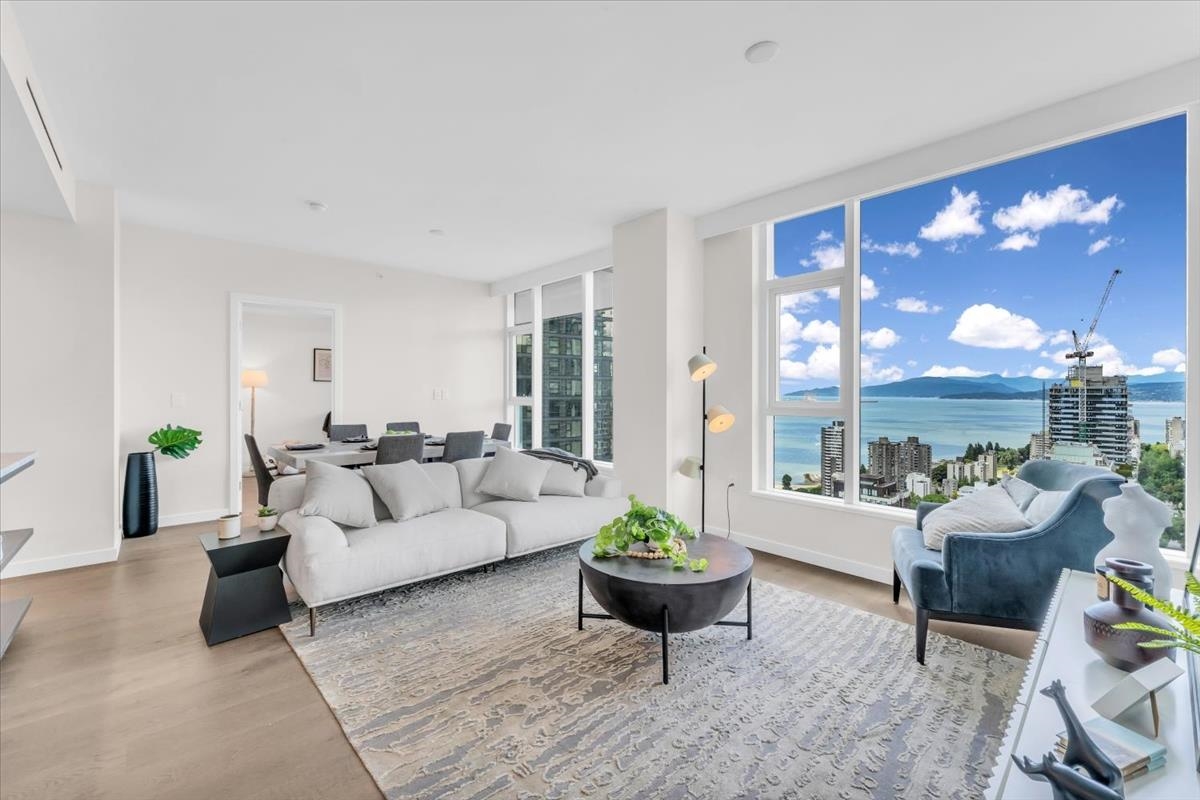 Stunning 2 Bedroom + Den Home w/English Bay Views