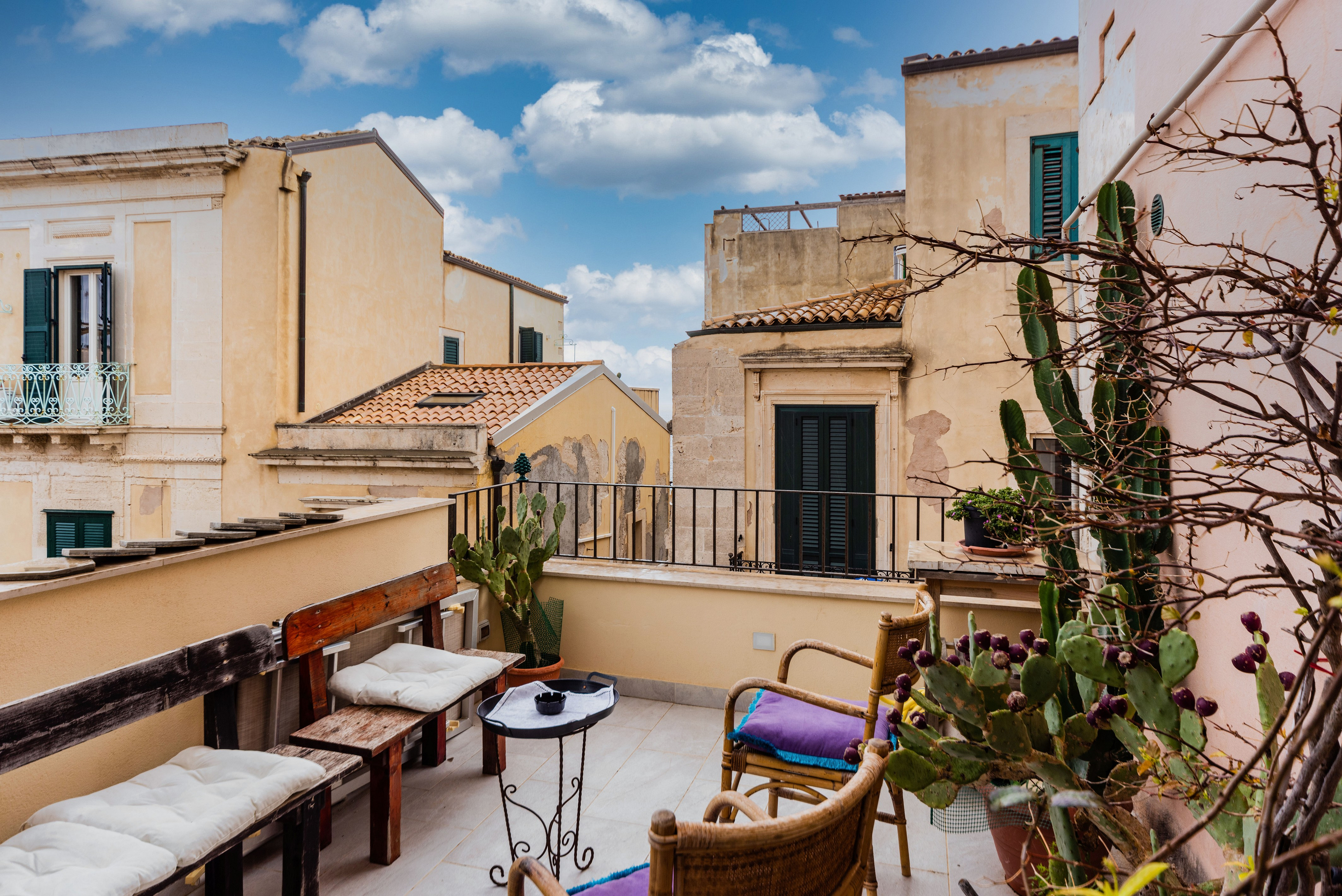 Elegance, charm, and sea view in the heart of Ortigia’s historic center