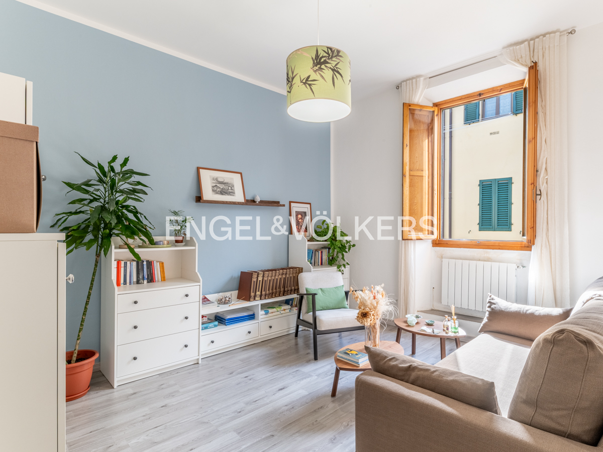 Bright Renovated Three-Room Apartment in Galluzzo
