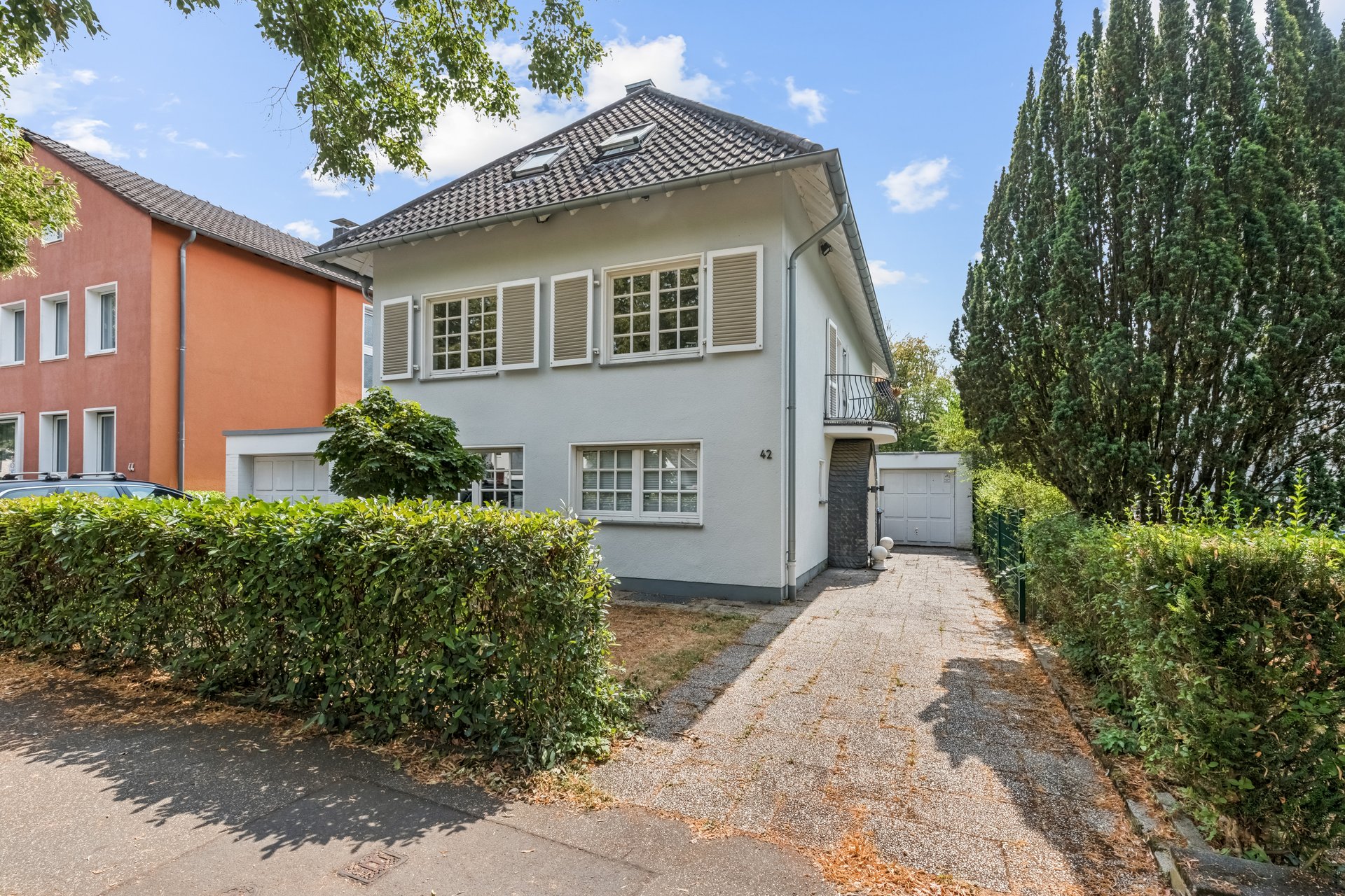 Modernes Familienhaus mit großzügigem Garten in begehrter Wohnlage