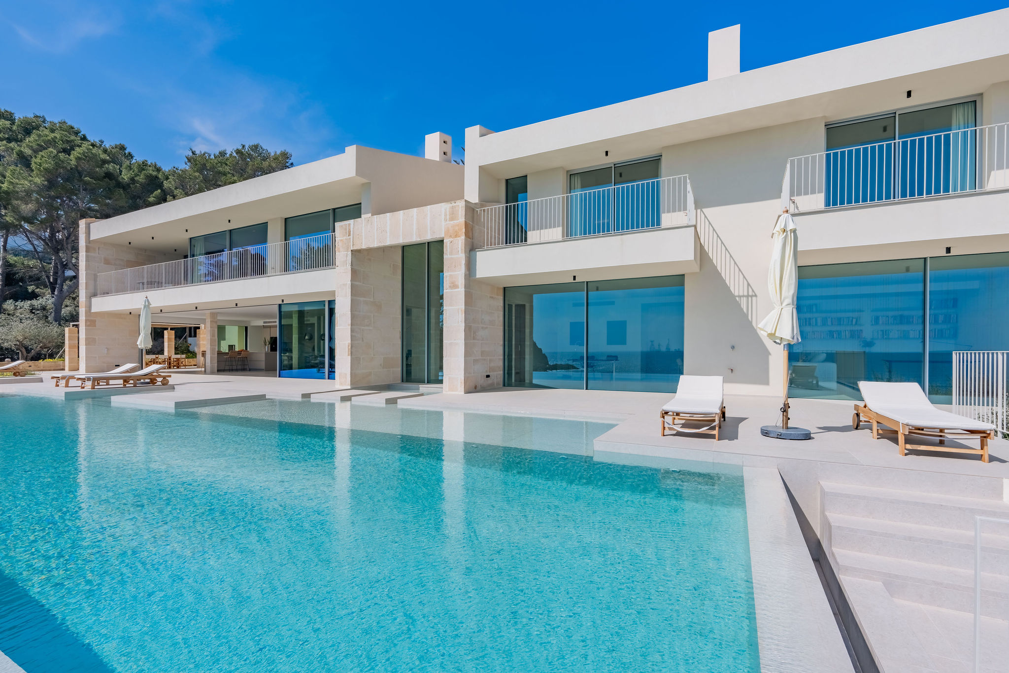 Luxury villa in first sea line