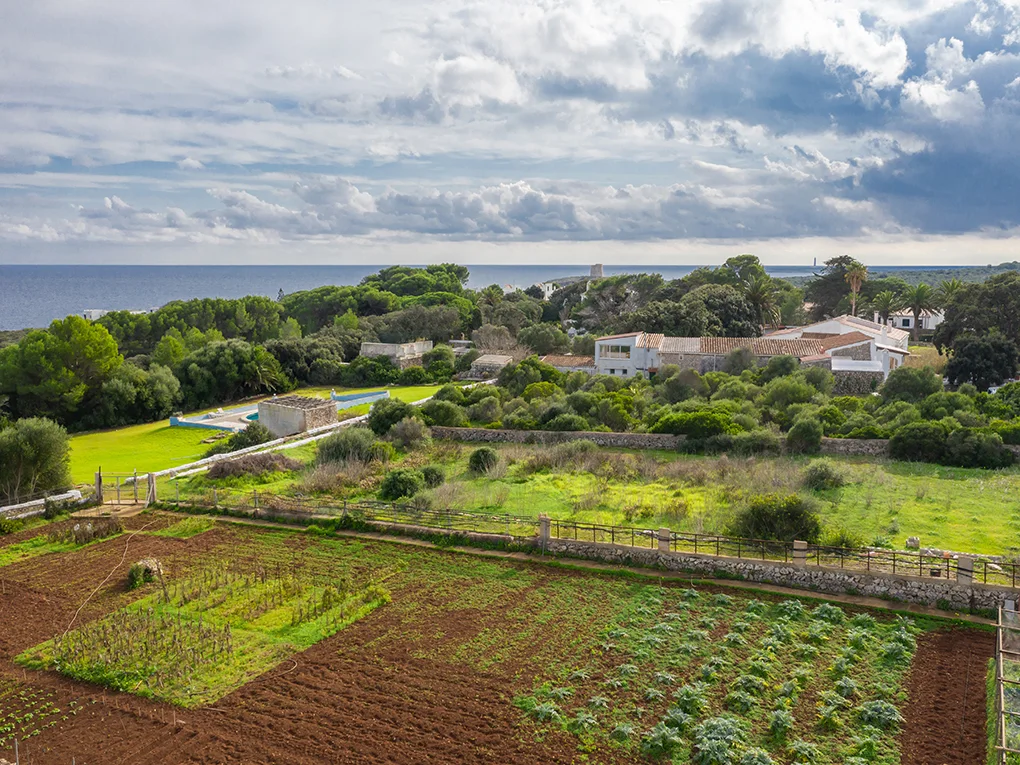 Finca mit Haupthaus, Pool und Nebengebäuden in Alcaufar, Menorca