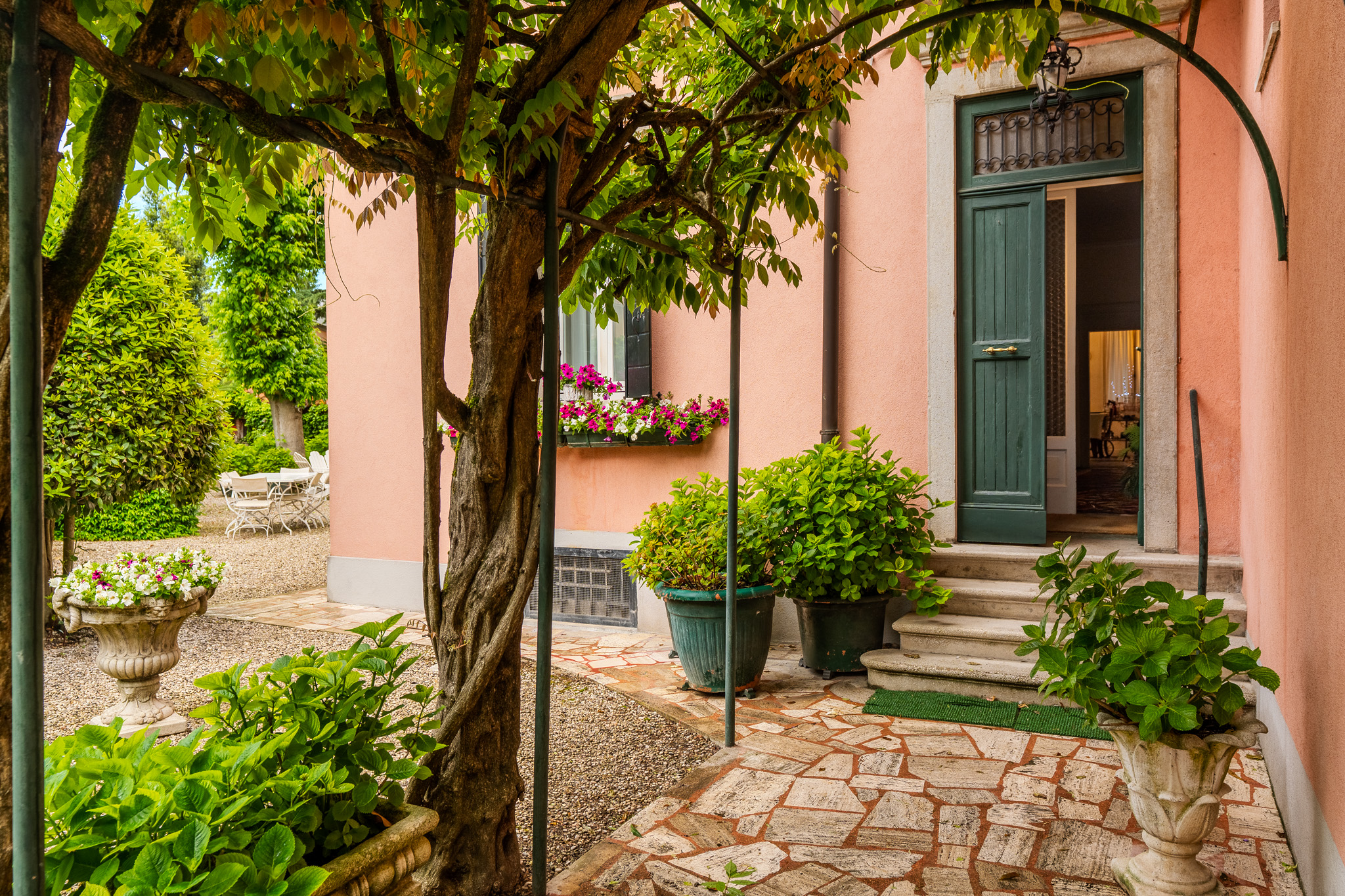 Hochwertige Residenz mit privatem Garten und Terrasse