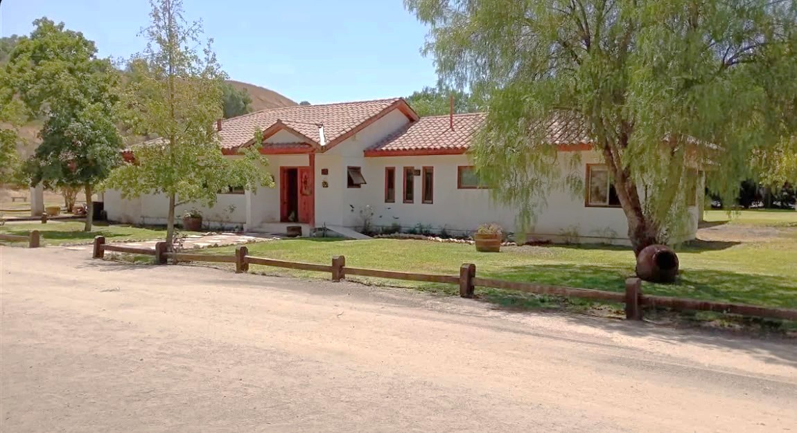 Casa en venta, muy central en Chicureo