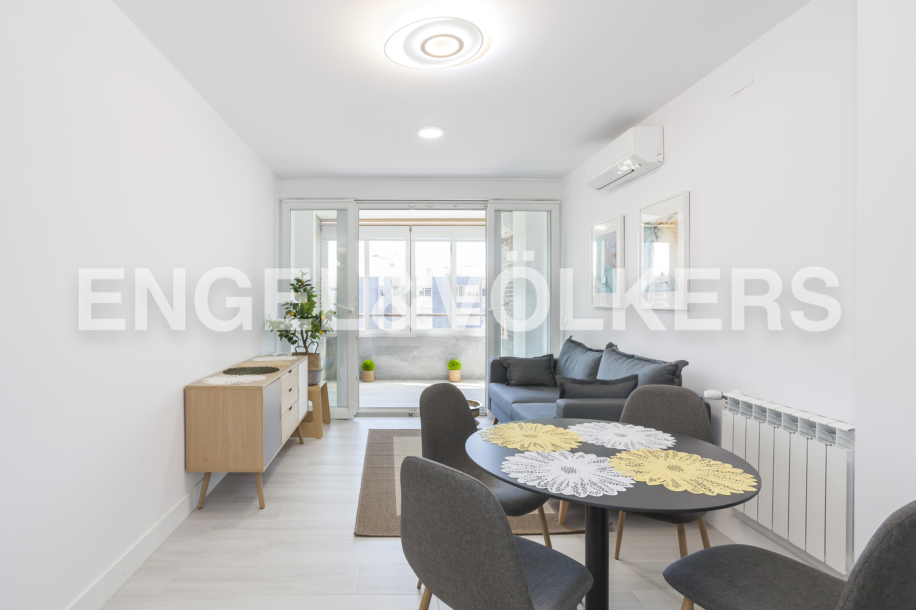 Apartment with terrace in AZCA