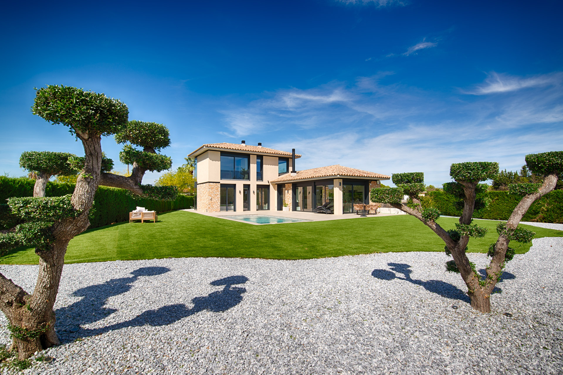 House with pool and private garden at Torremirona Golf