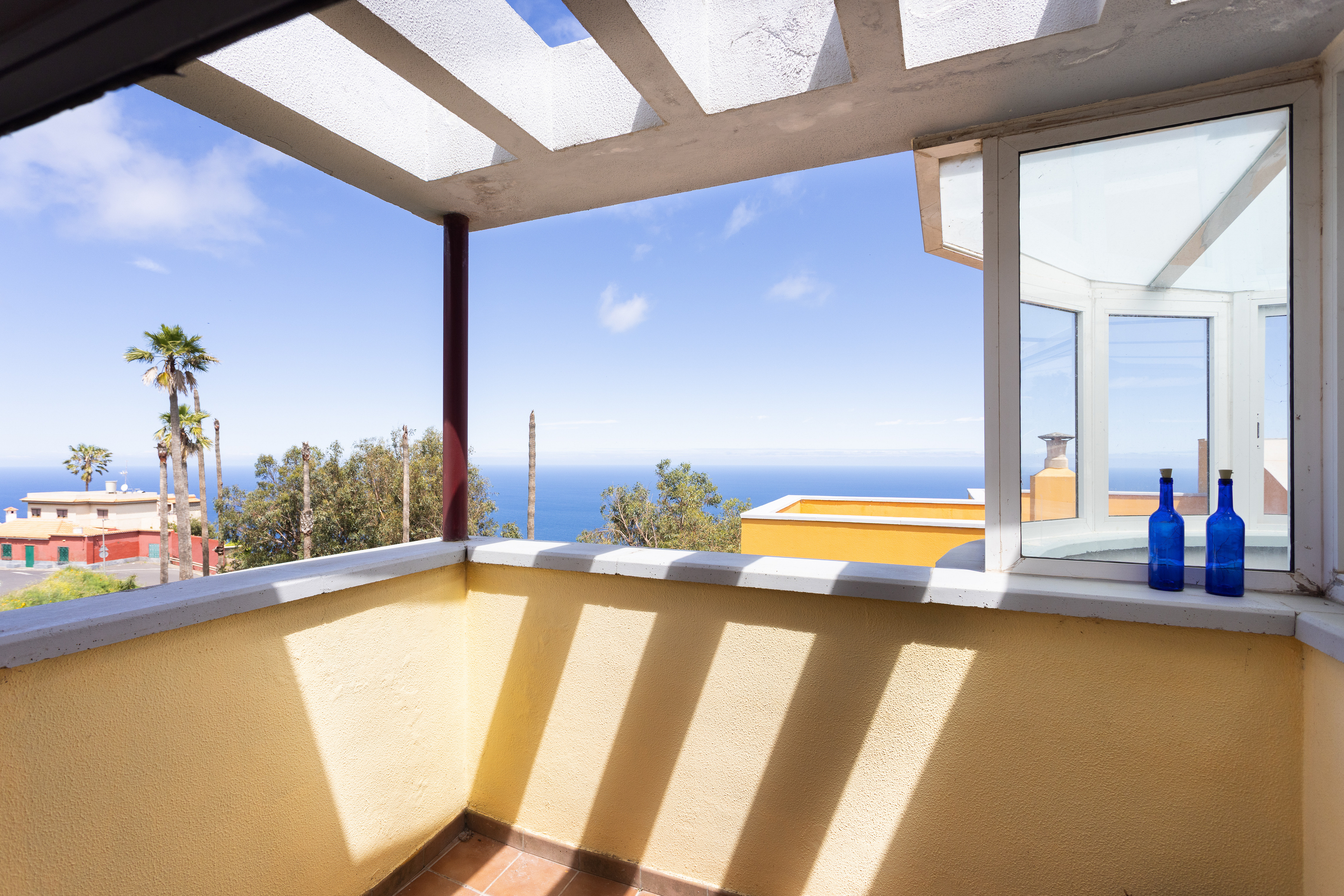 Bright End-Terrace House with Sea Views, Multiple Terraces and Garage in El Sauzal