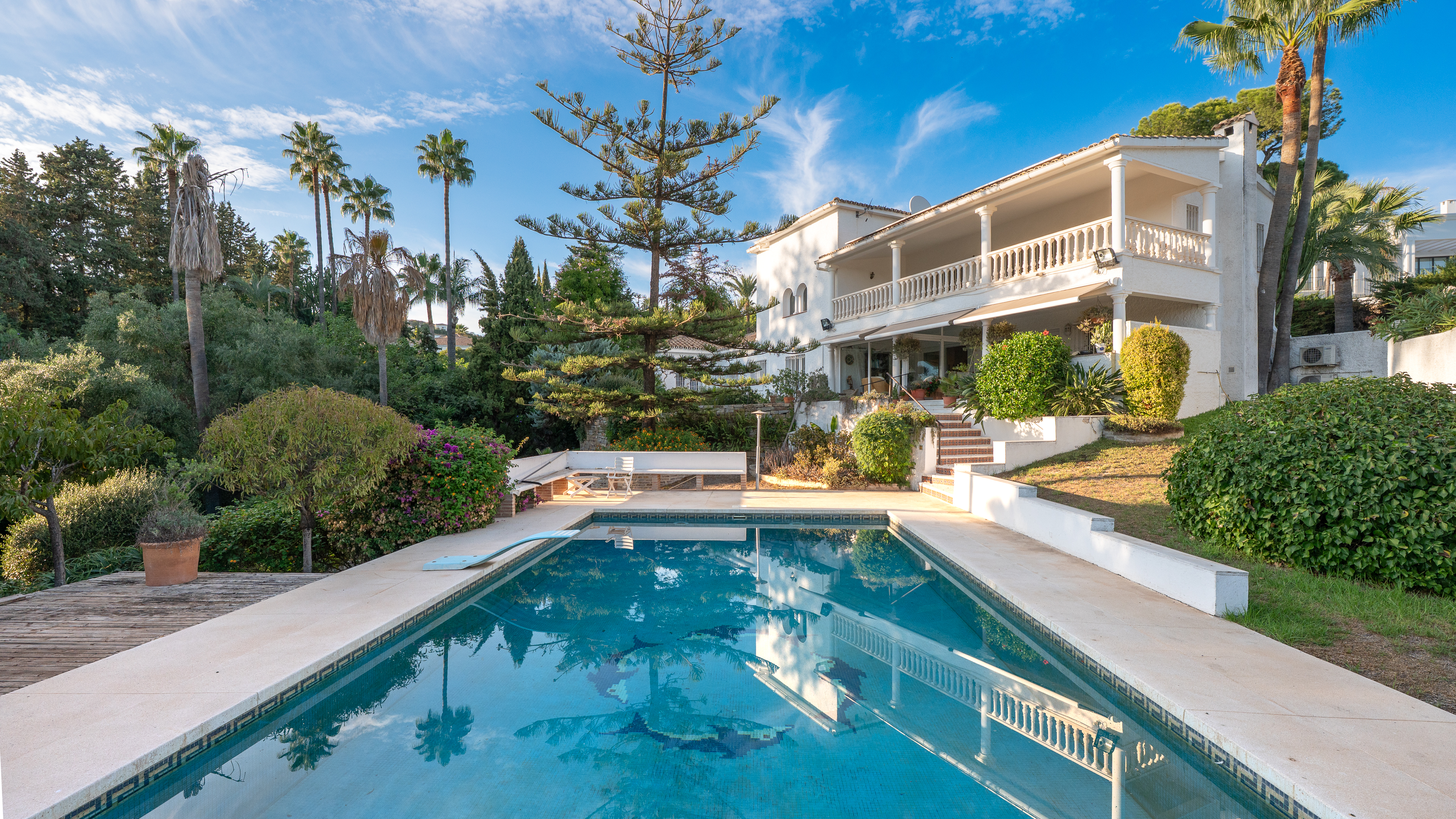 Villa mit direktem Zugang zum Golfplatz in Paraíso Alto, Benahavís
