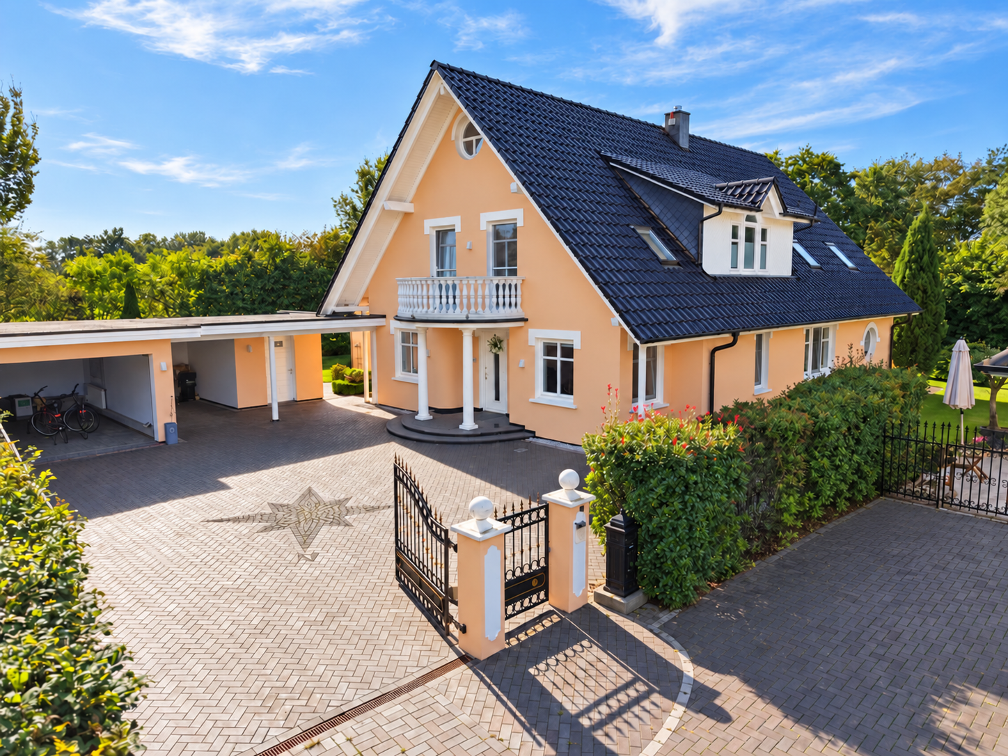 Worphausen – Wohnen wie im Urlaub: Exklusives Architektenhaus mit Pool